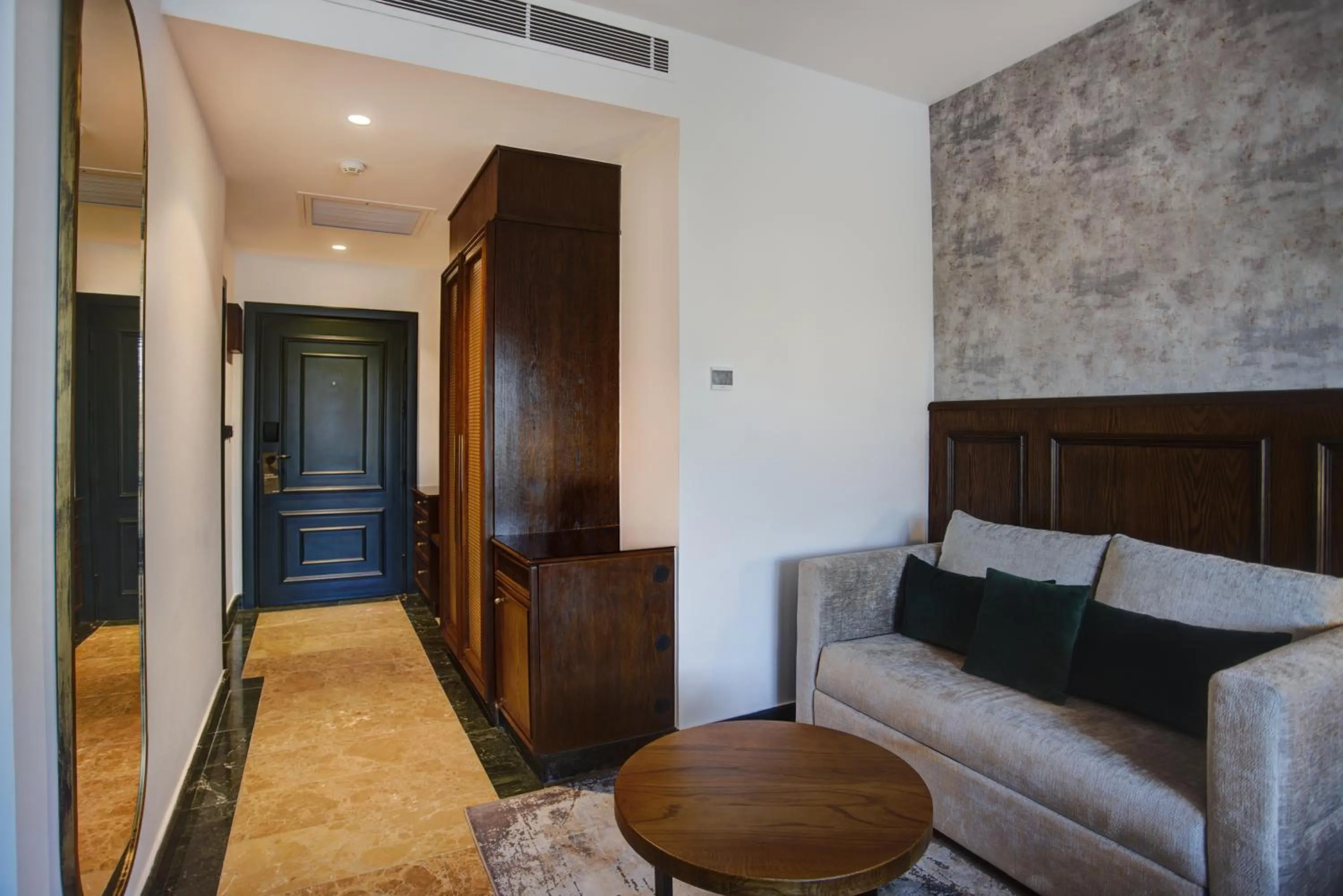 Seating area in Bratus Hotel