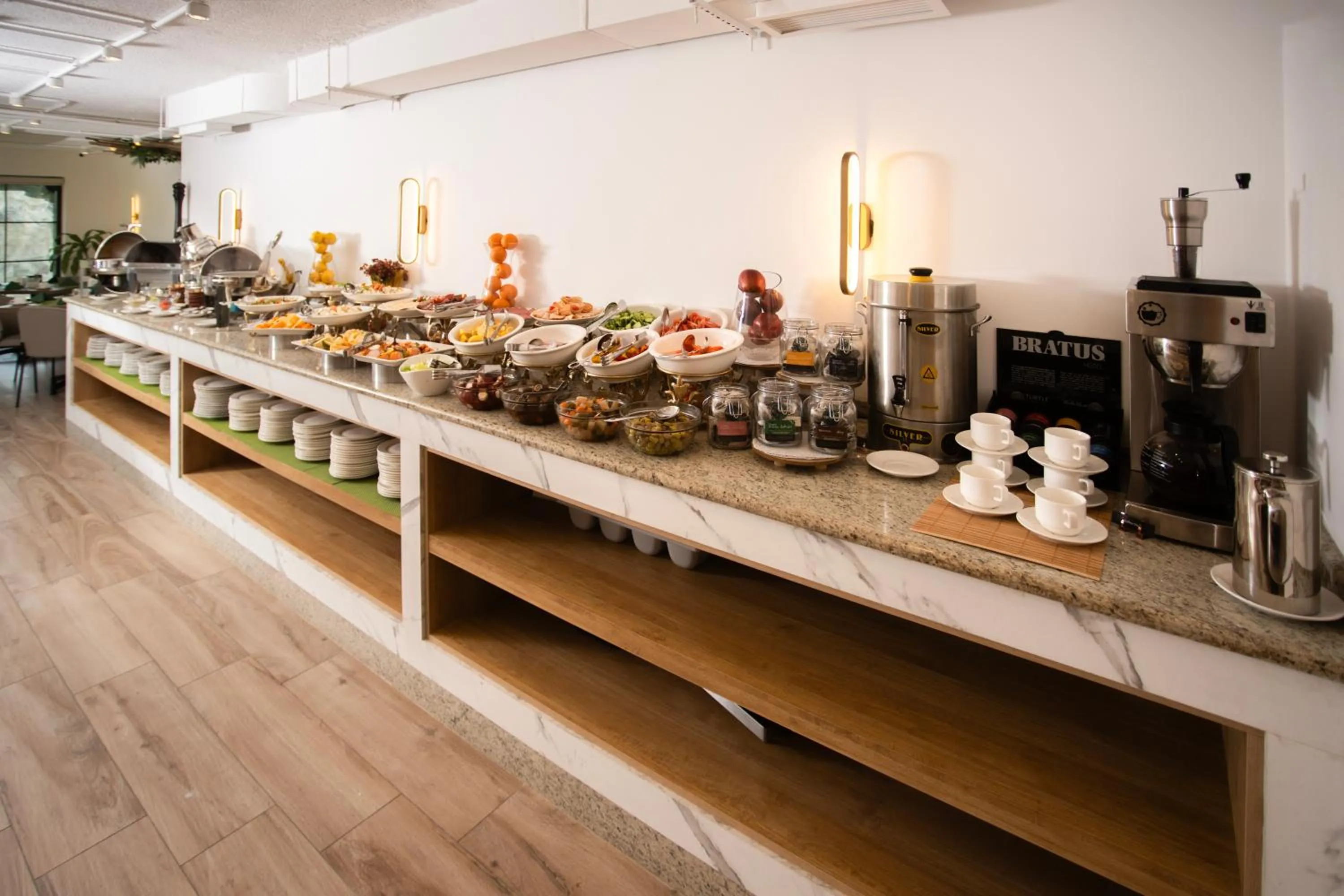 Coffee/tea facilities in Bratus Hotel