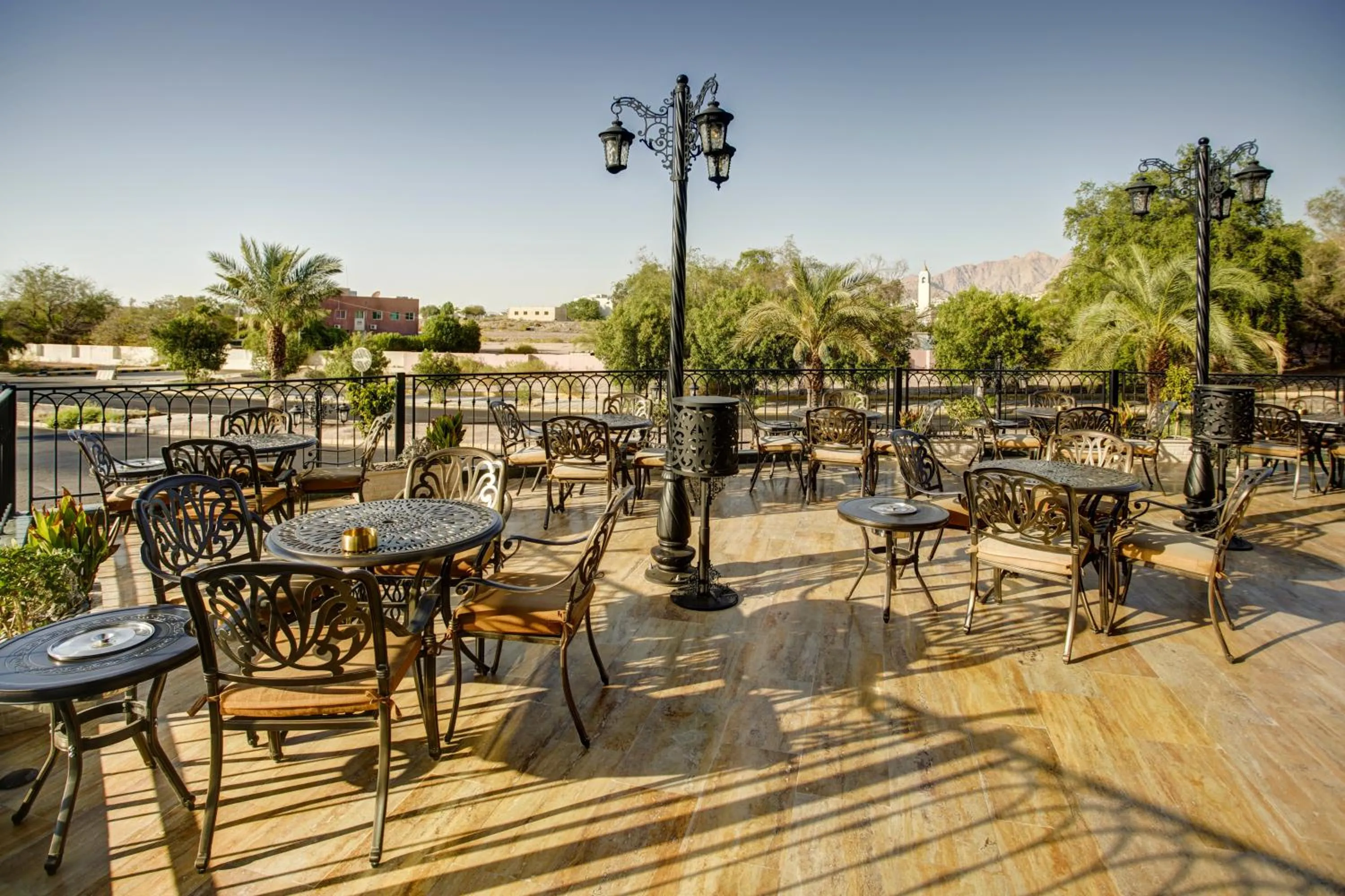 Restaurant/places to eat in Bratus Hotel