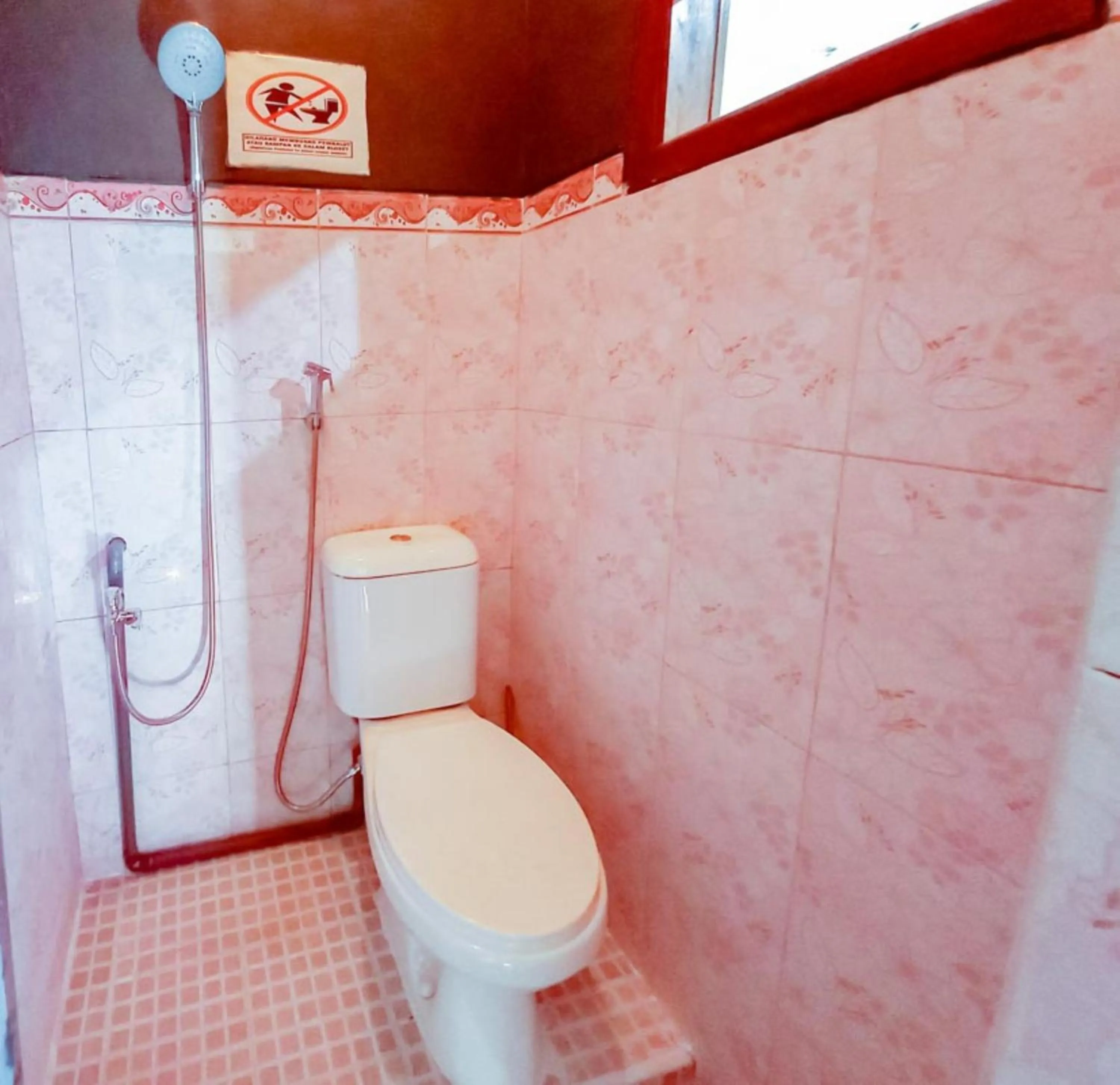 Bathroom in Hotel Gerung 2 near Luwes Mall Nganjuk Mitra RedDoorz