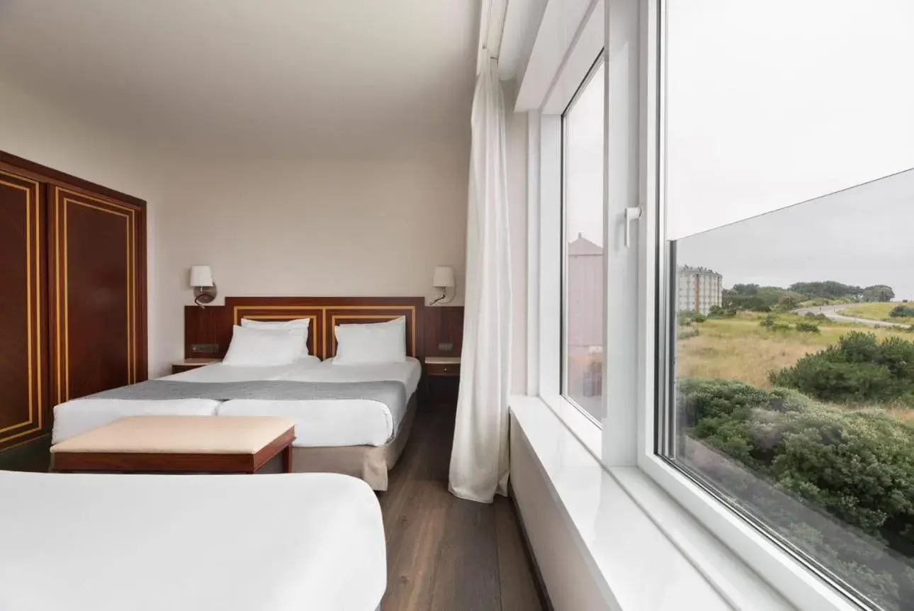 Family Room in Eurostars Ciudad de La Coruña Family Room in Eurostars Ciudad de La Coruña