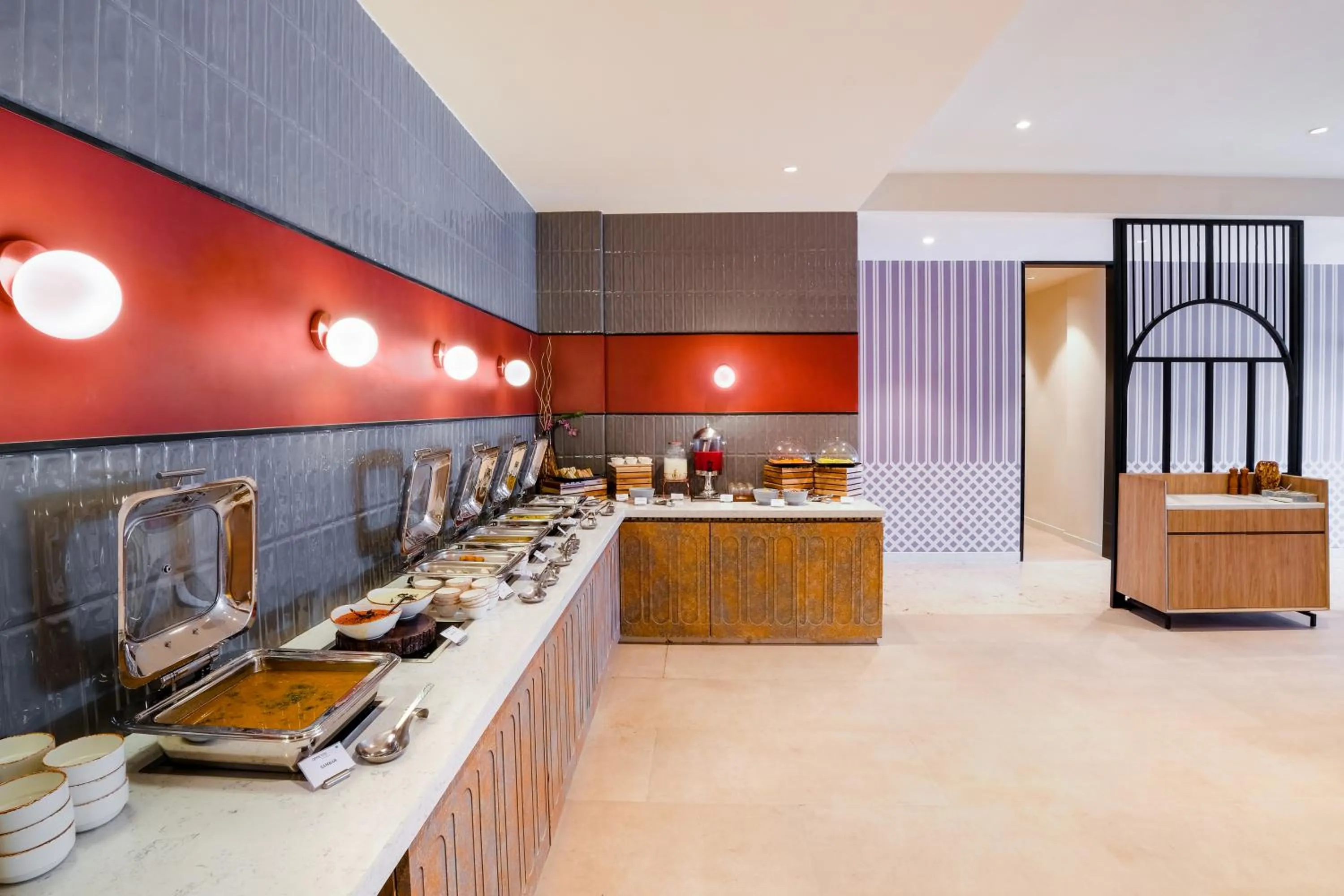 Restaurant/places to eat in 7 Apple Hotel Jal Mahal, Jaipur