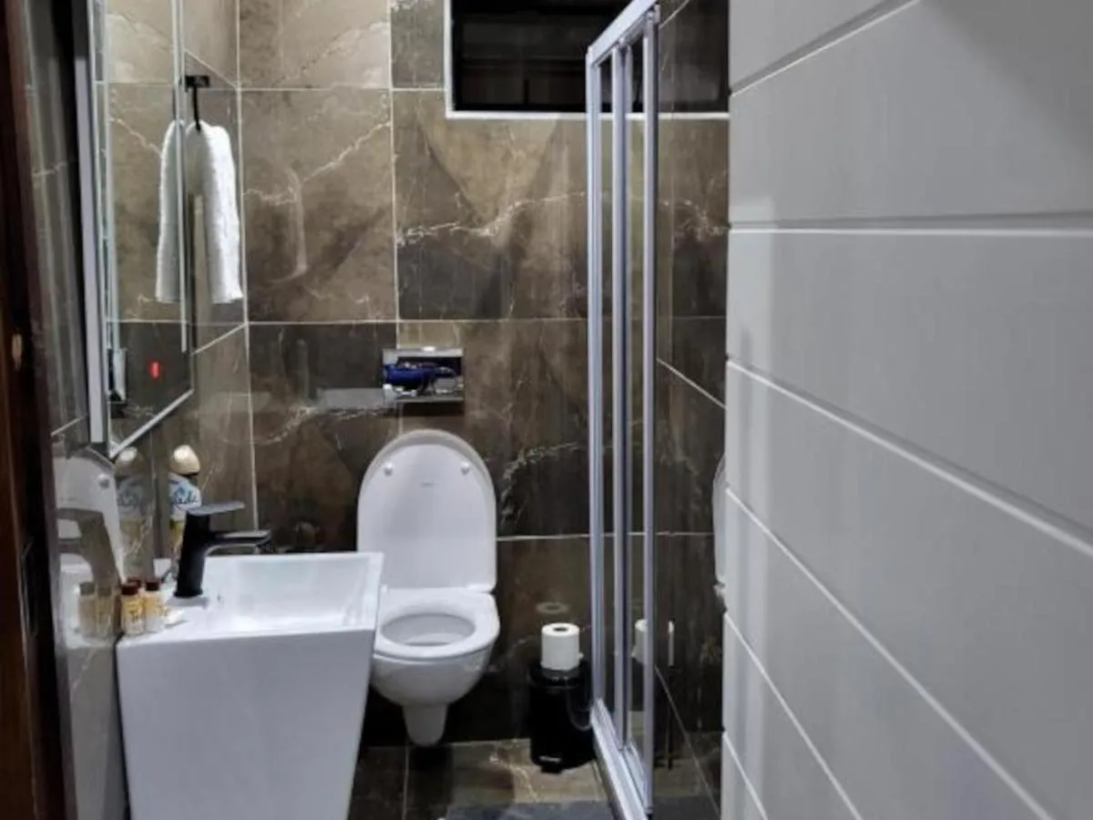 Shower in @ 21 Guest House