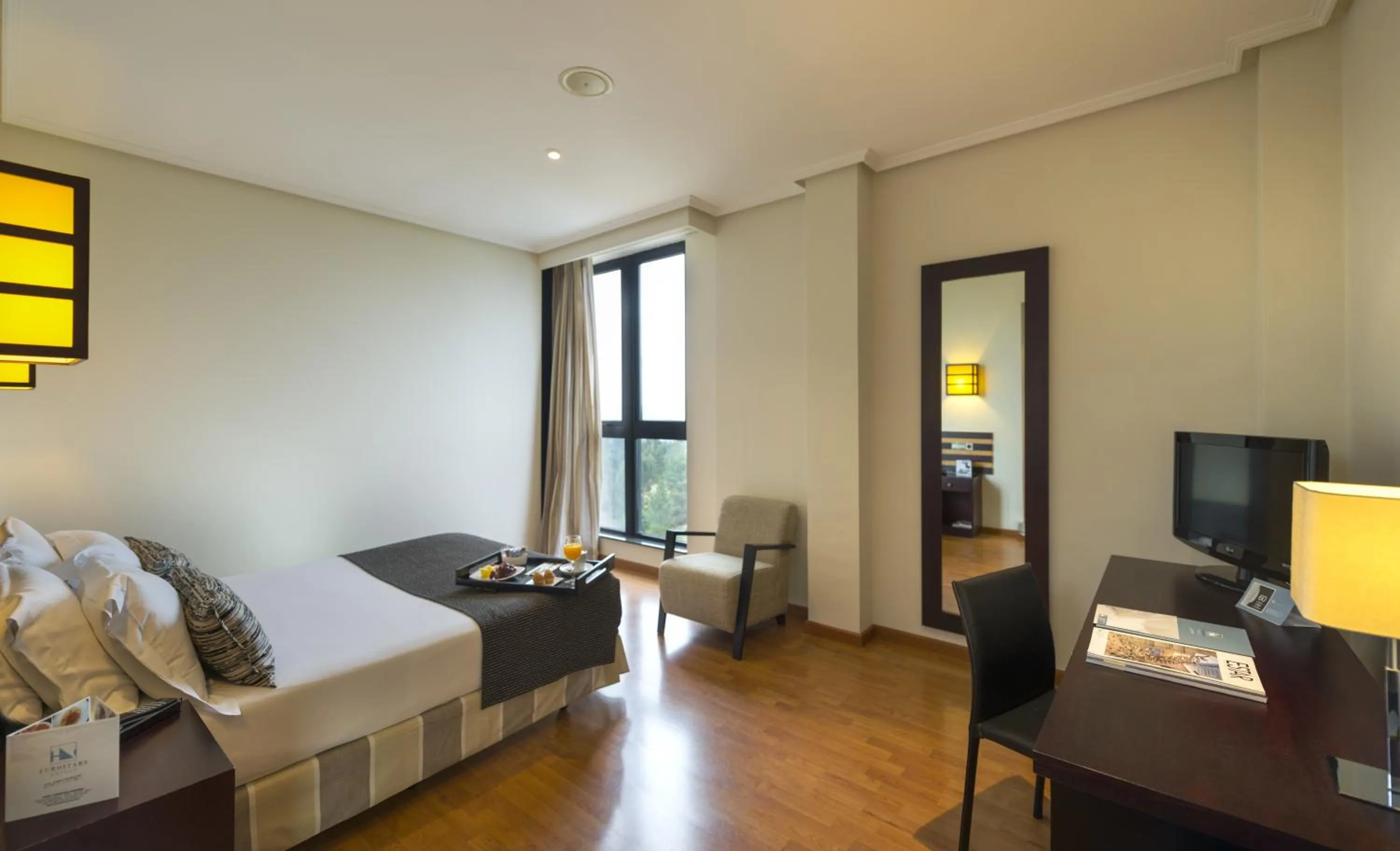 Photo of the whole room, Bed in Exe Auriense