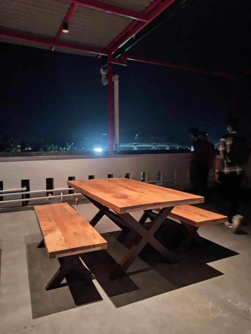 Restaurant/places to eat in Diviyum Manor