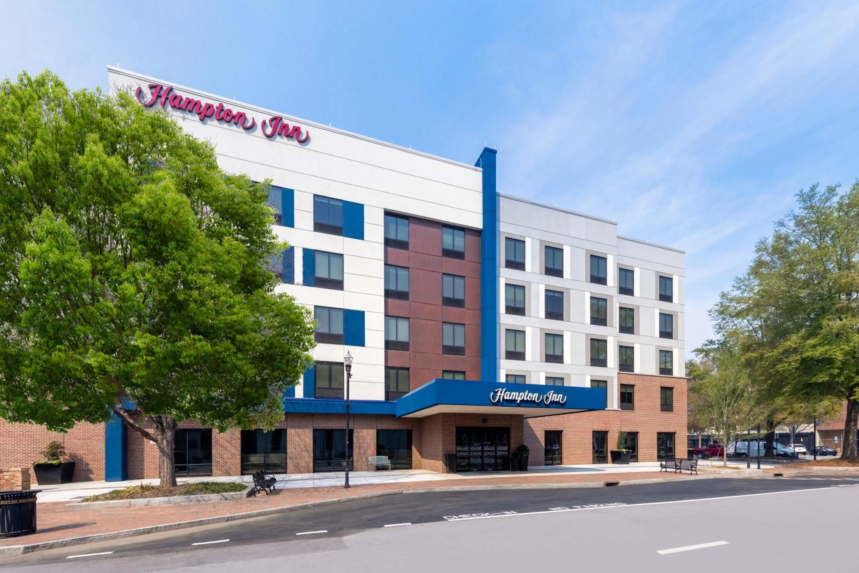 Property building in Hampton Inn Columbus Downtown, Ga