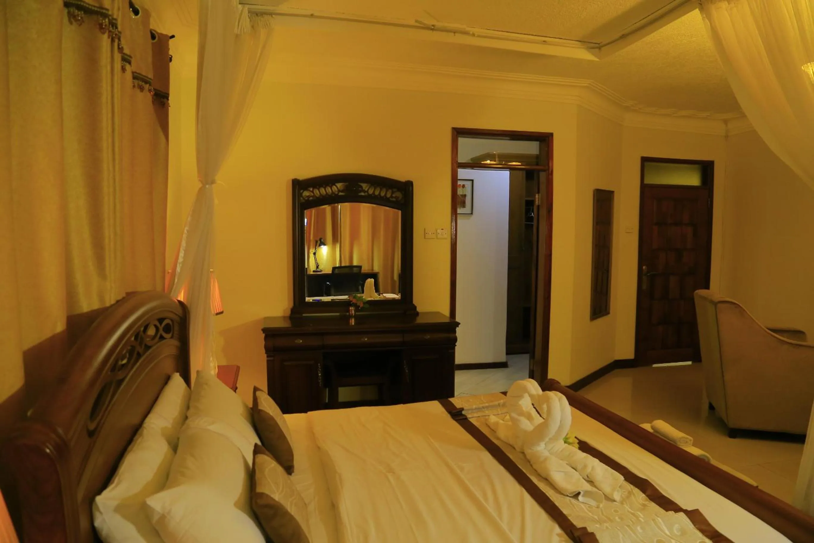 wardrobe, Bed in Royal Victoria House Ltd