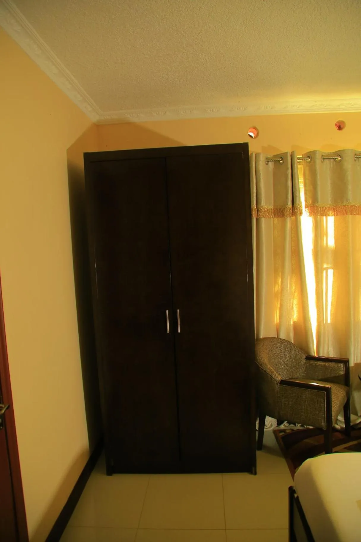 wardrobe, Bed in Royal Victoria House Ltd