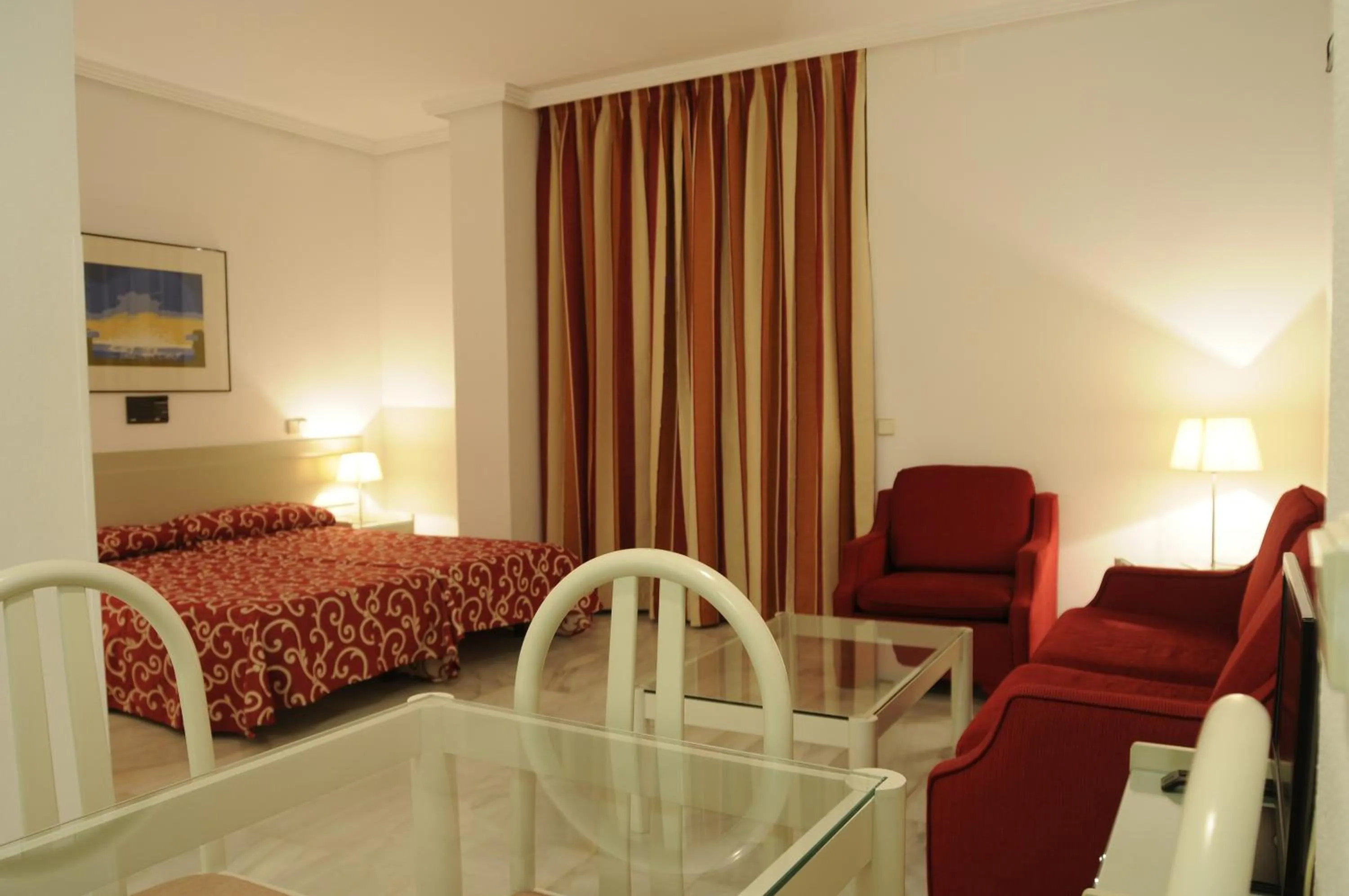 Photo of the whole room, Bed in Hospedium Hotel Apartamentos Simón Verde