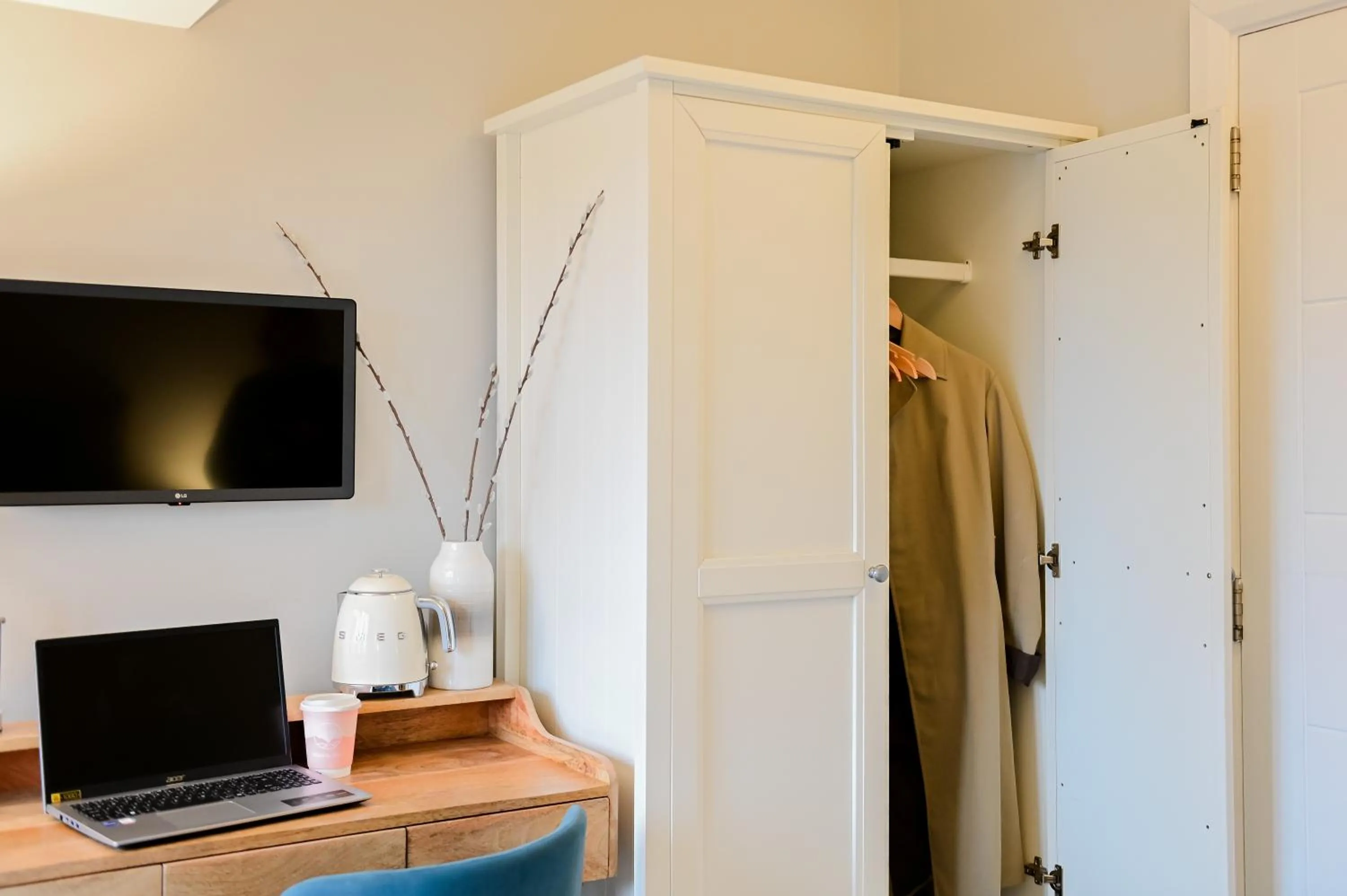 TV and multimedia in No.192 Oxford