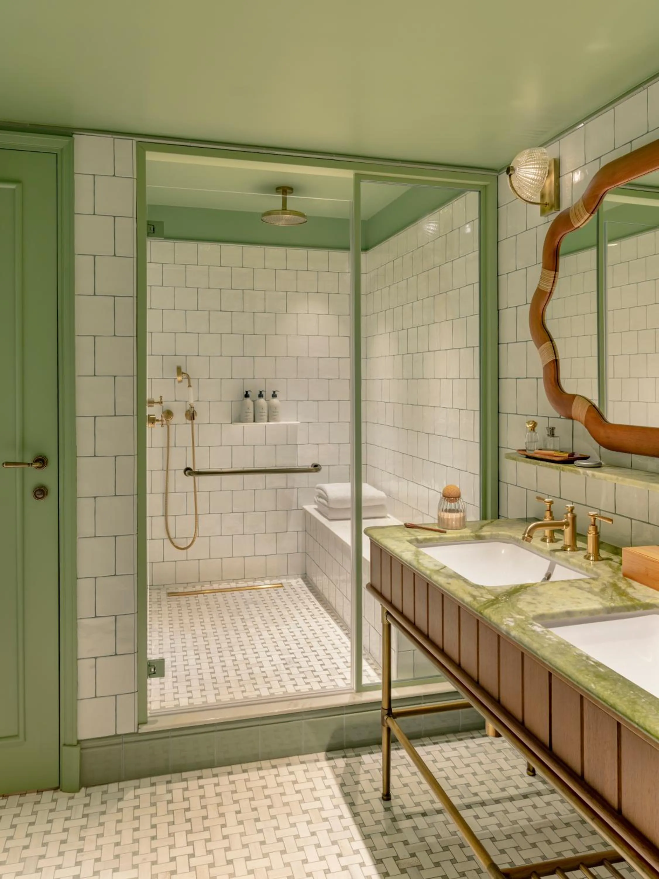 Shower in La Fantaisie