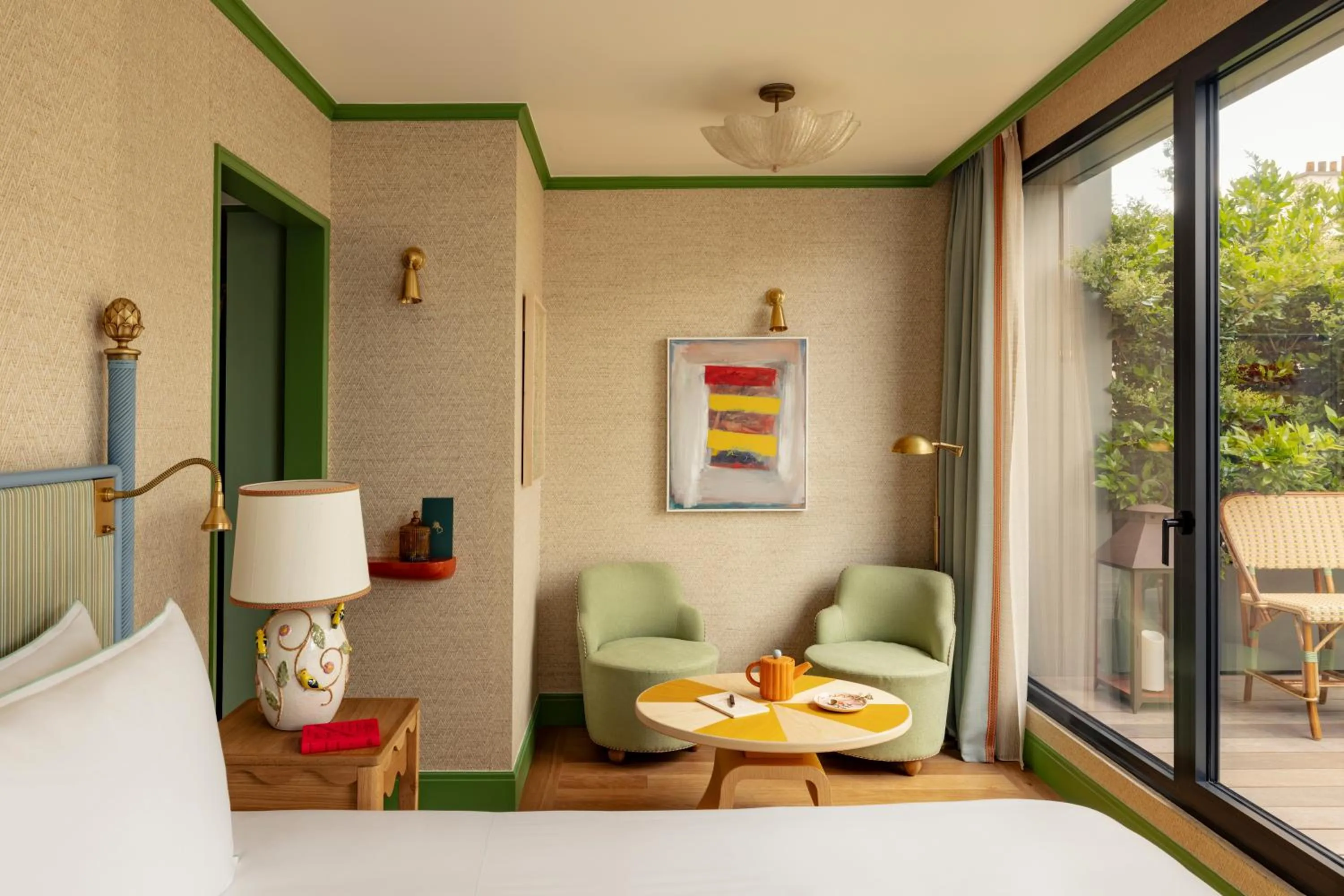 Seating area, Bed in La Fantaisie