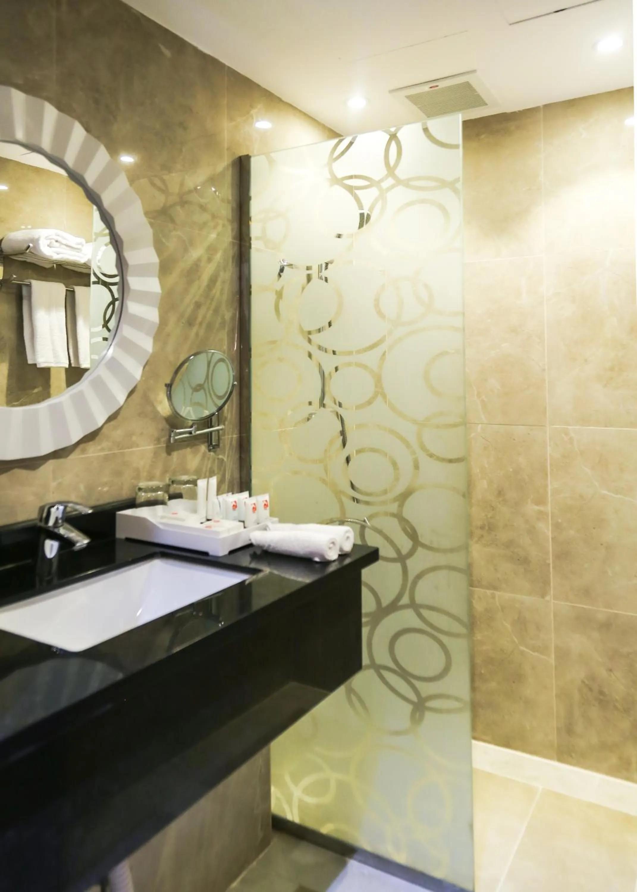 Shower in Safwat Alkhobar Hotel