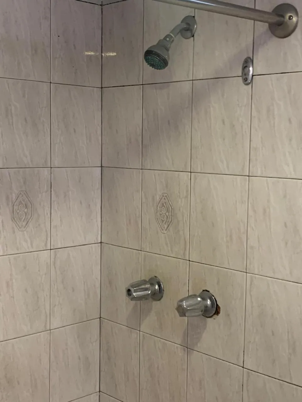 Shower in HOTEL MARIPINA