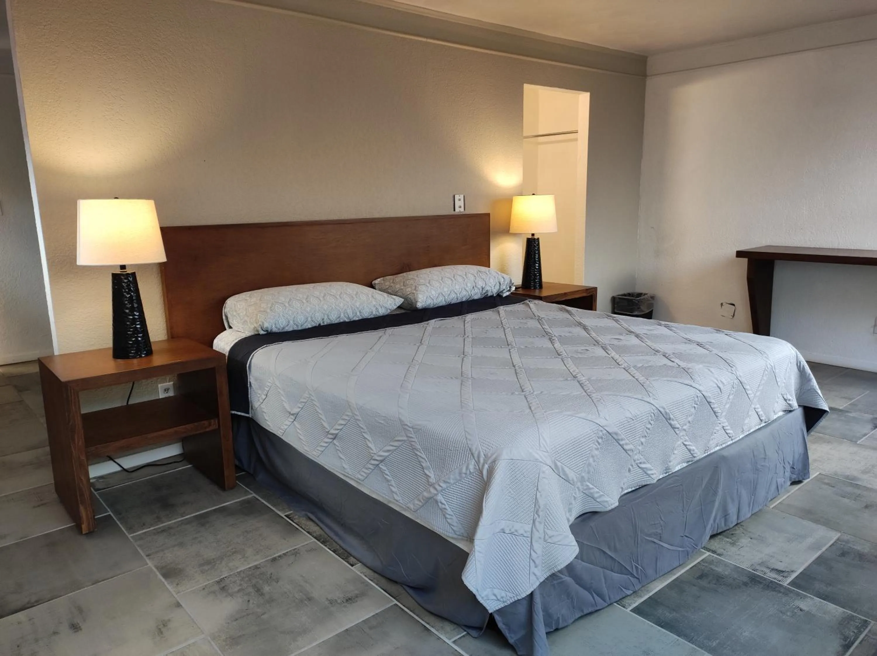 Pool view, Bed in HOTEL MARIPINA