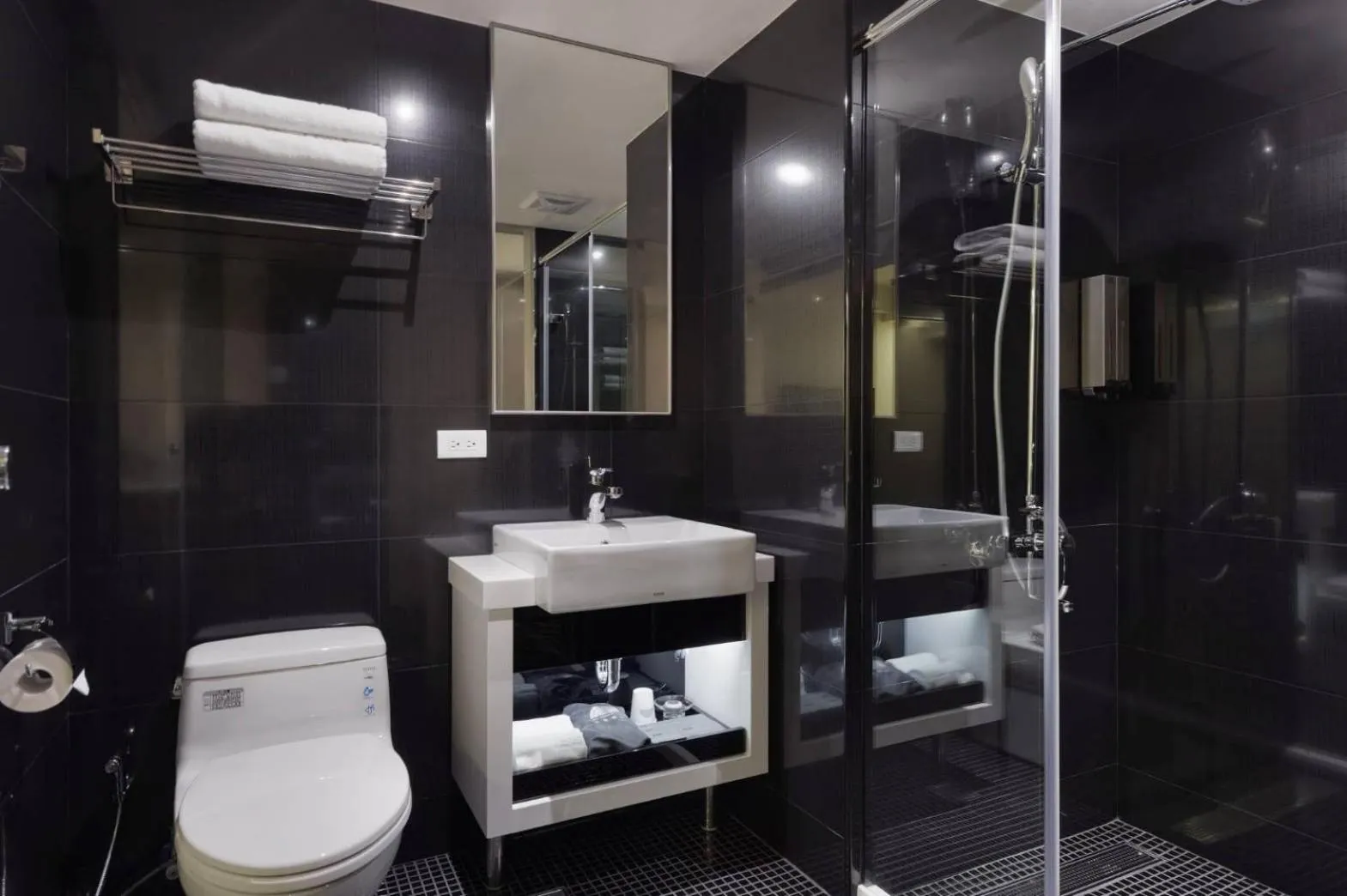 Shower in Hotels Here - Taipei