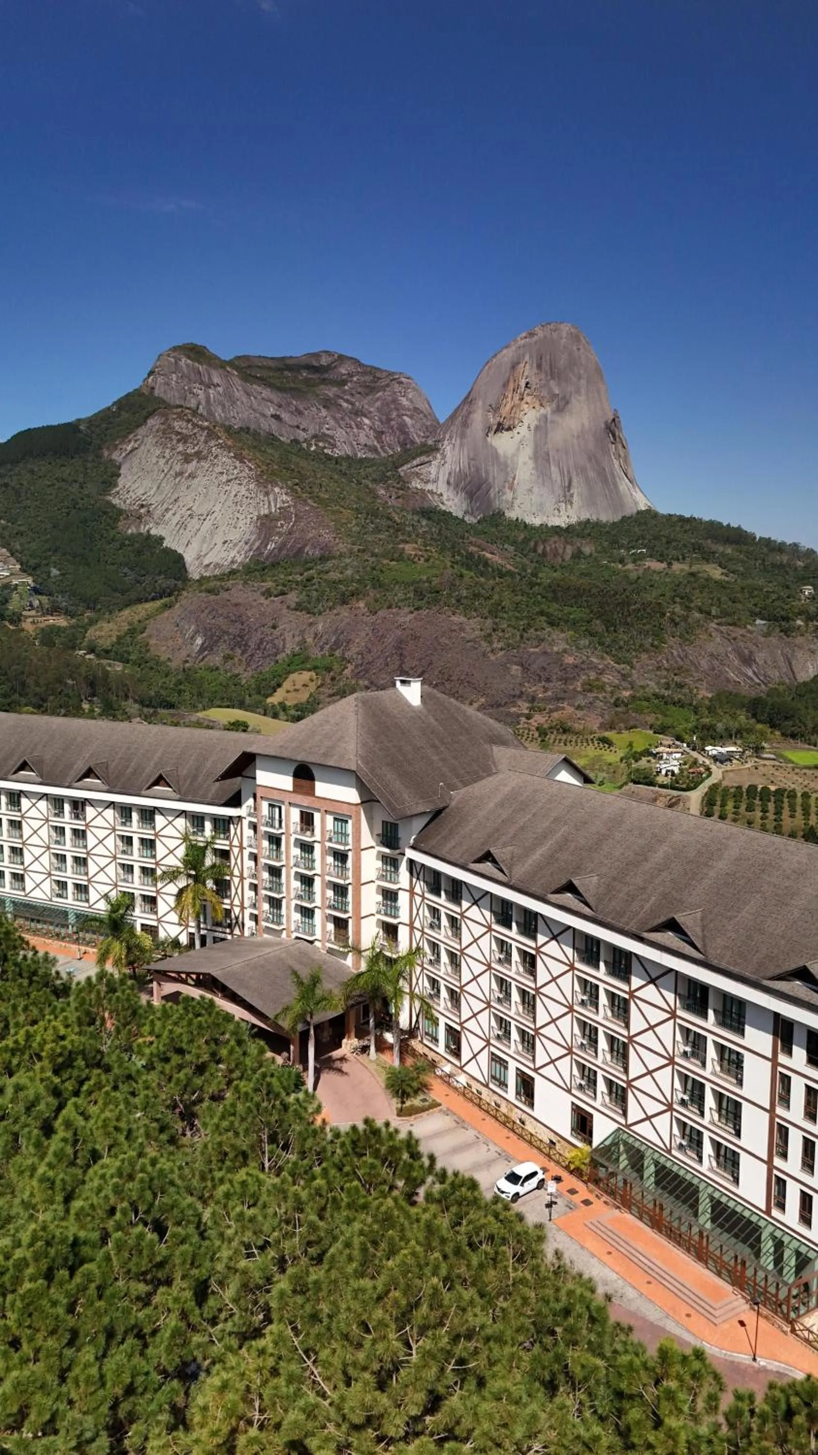 Property building in Flat Pedra Azul