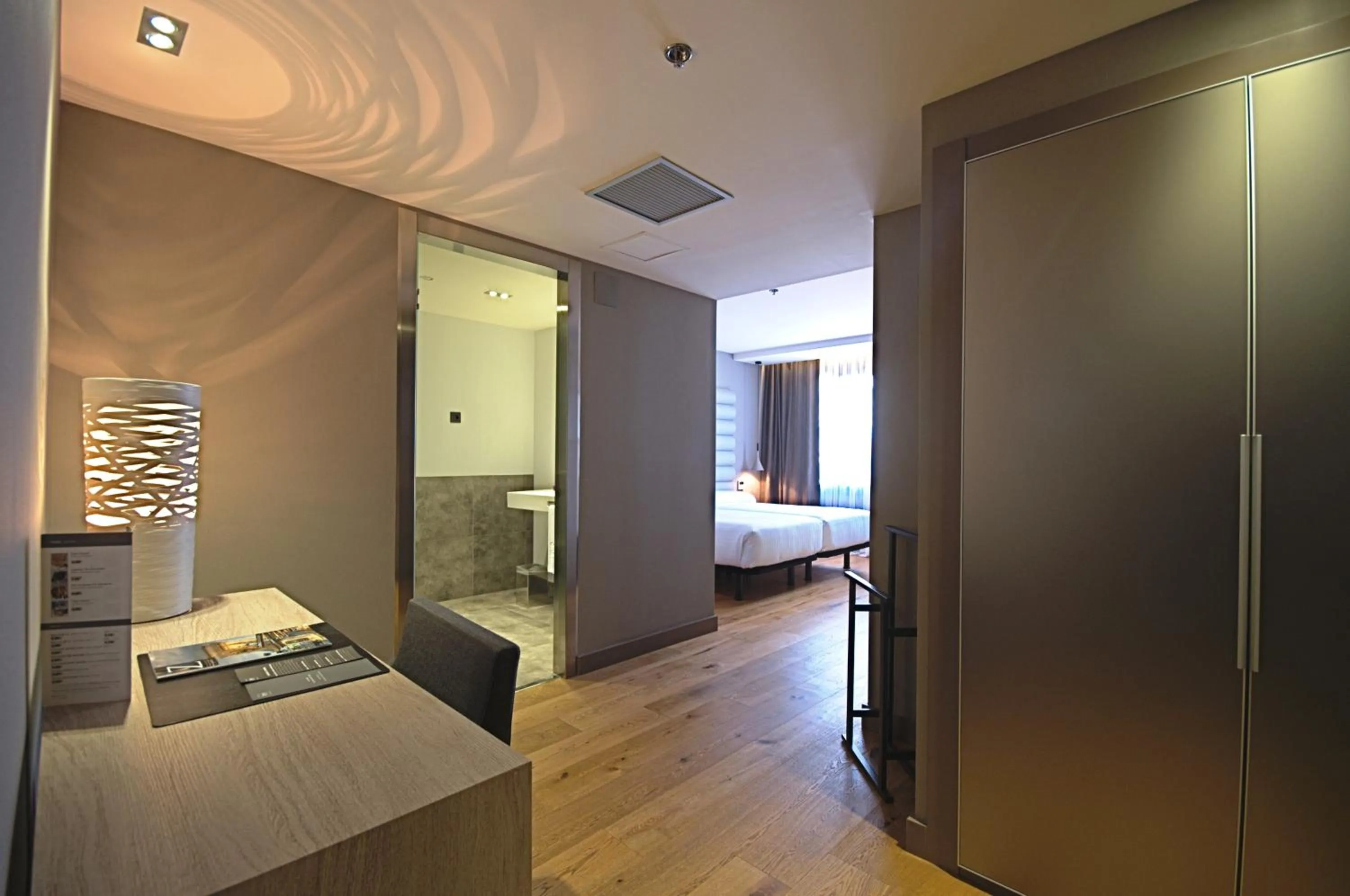 Photo of the whole room, Bed in Zenit Vigo