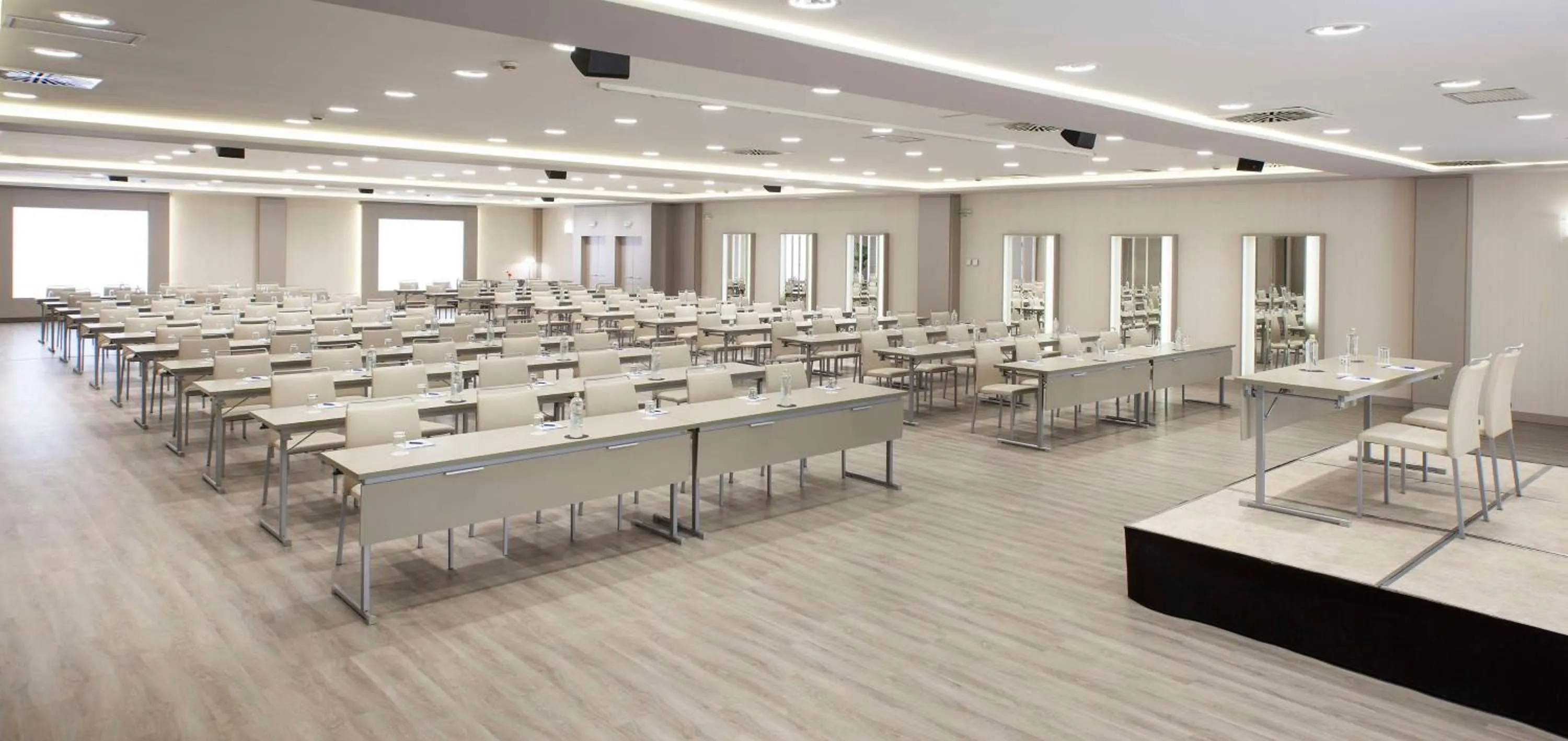 Meeting/conference room in NH Pamplona Iruña Park