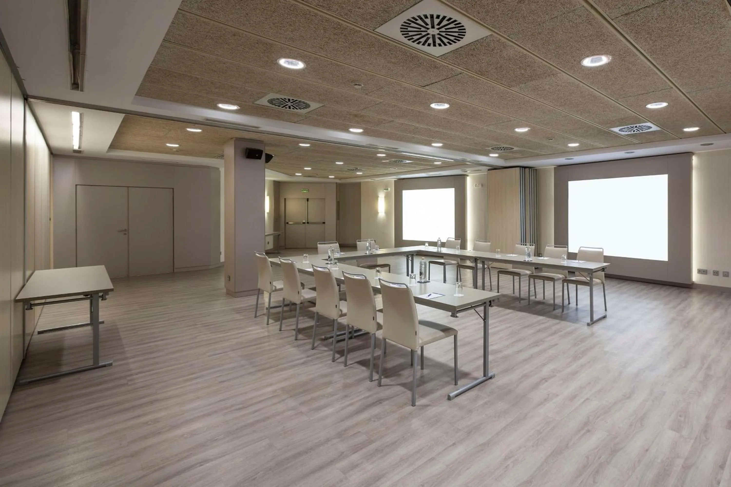 Meeting/conference room in NH Pamplona Iruña Park