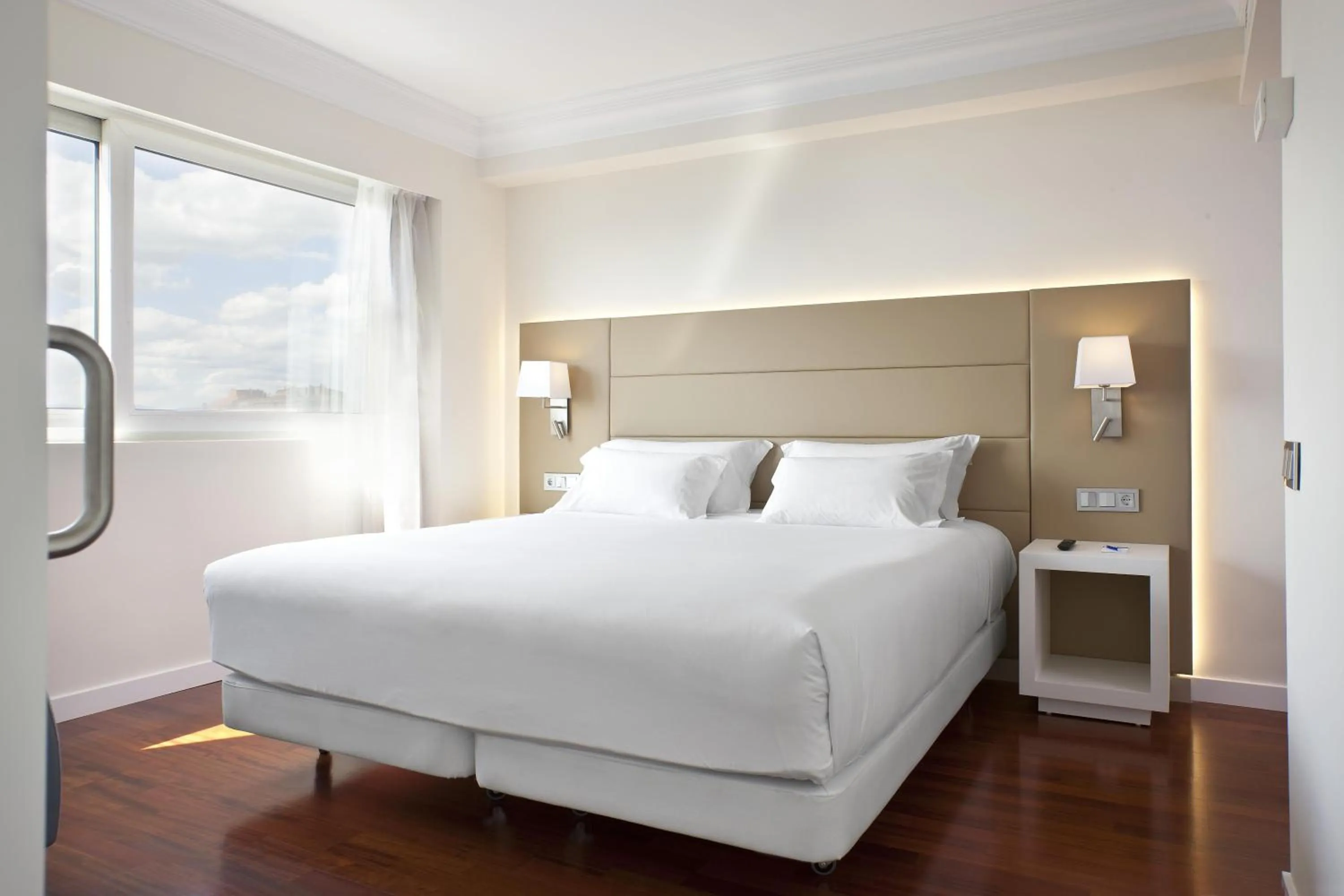 Bedroom, Bed in NH Pamplona Iruña Park