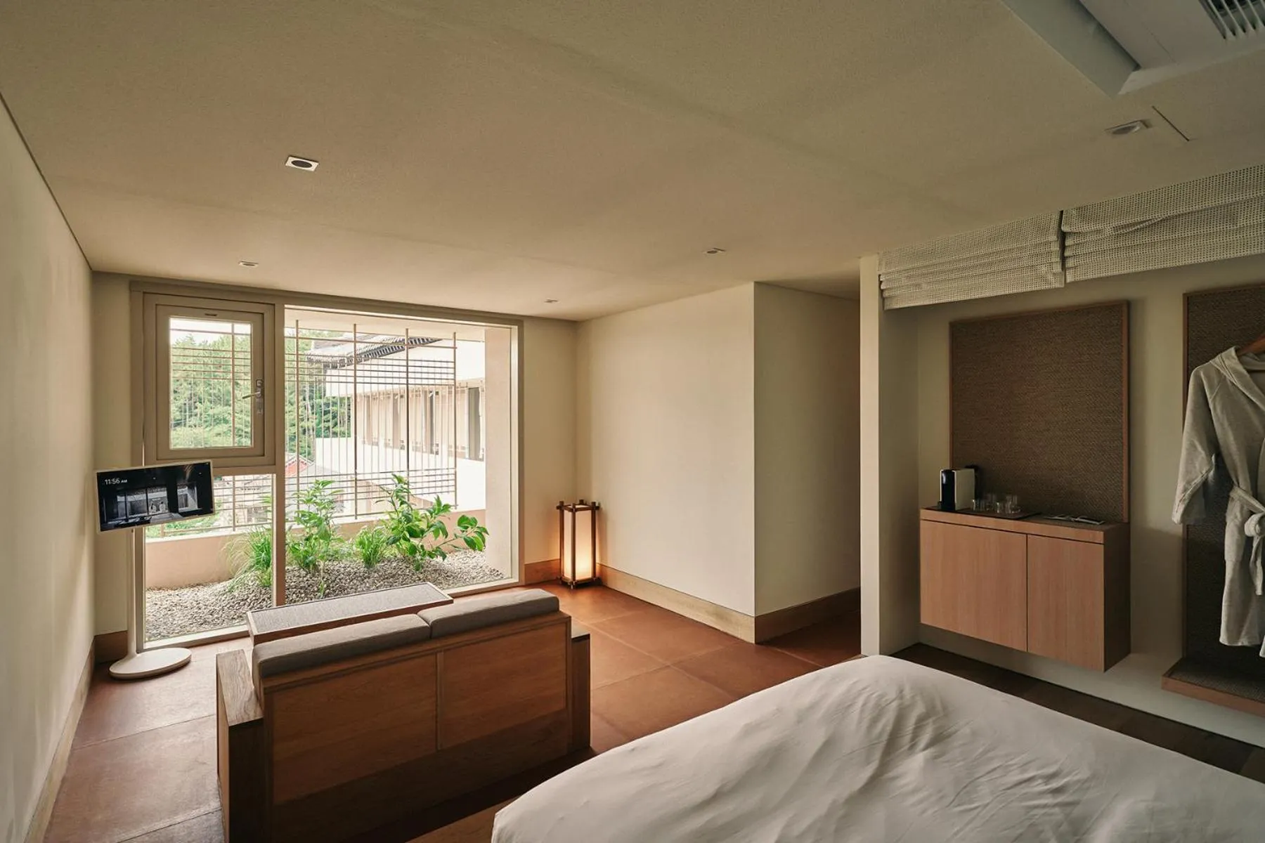 Photo of the whole room, Bed in IJE Gyeongju