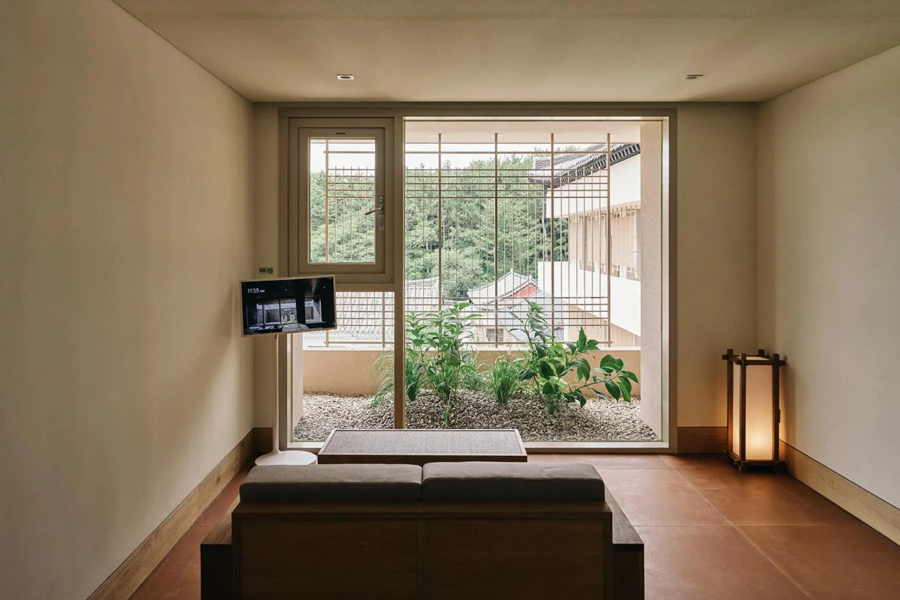 Photo of the whole room in IJE Gyeongju