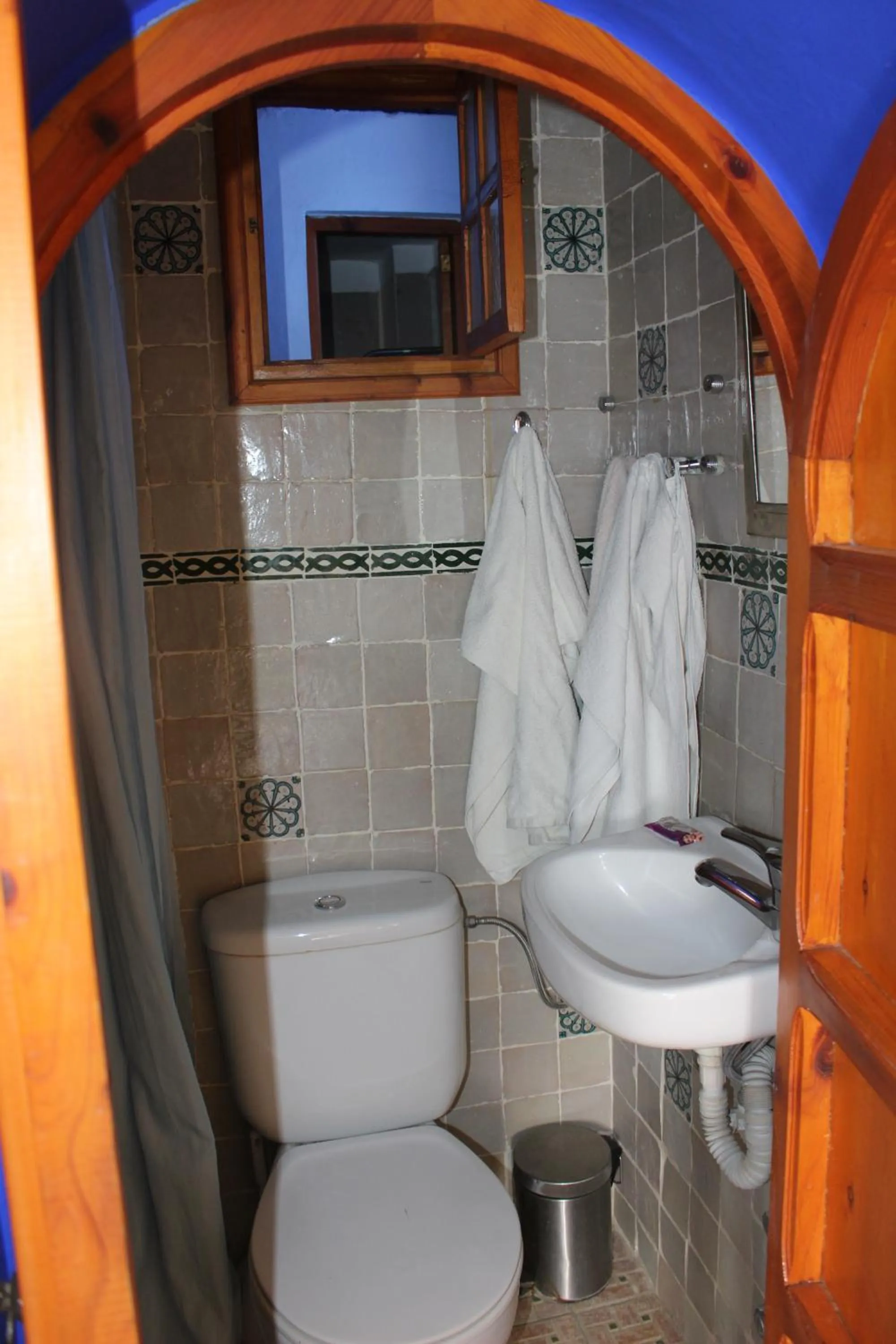 Toilet in Hotel Gernika