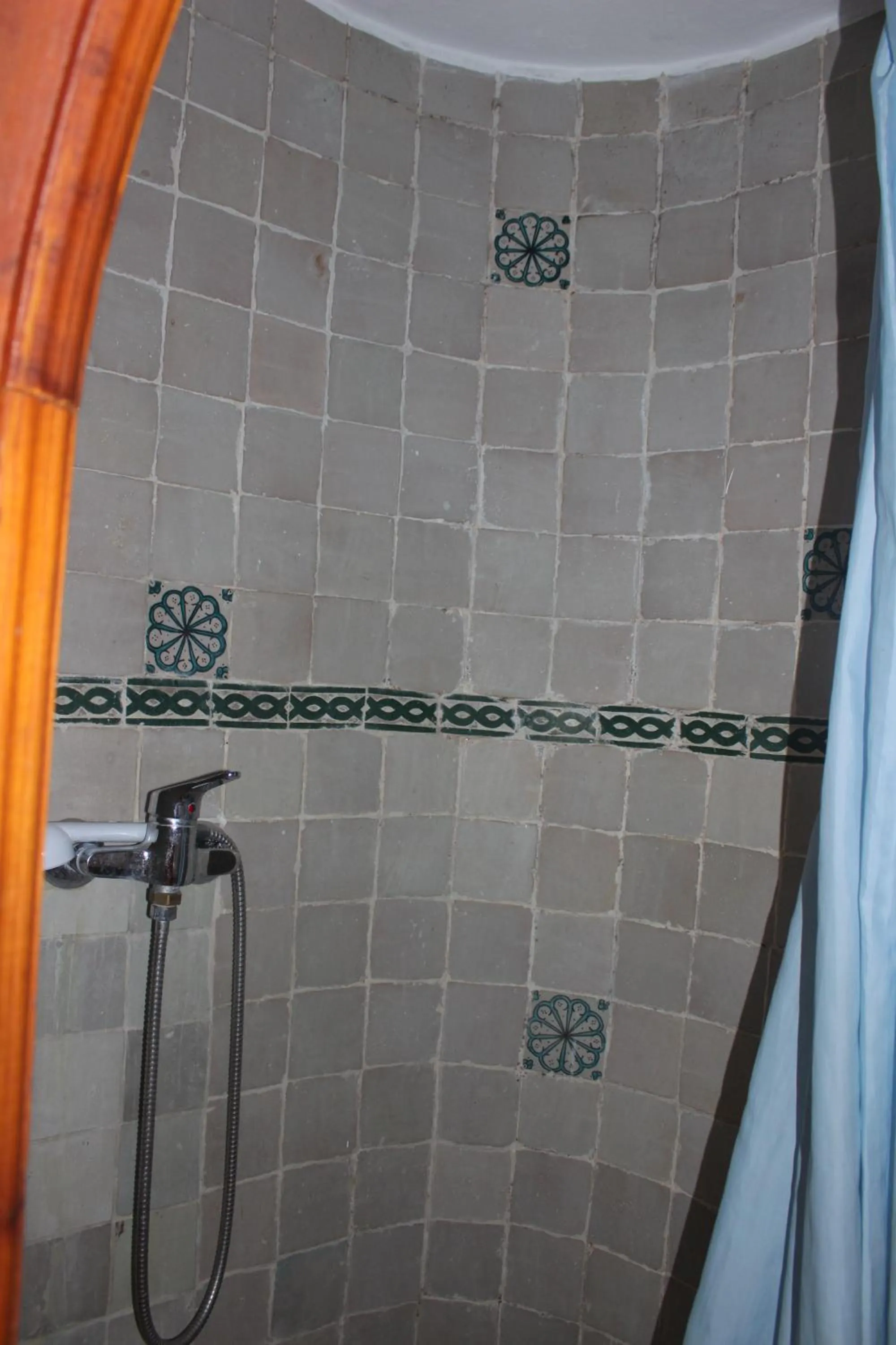 Shower in Hotel Gernika