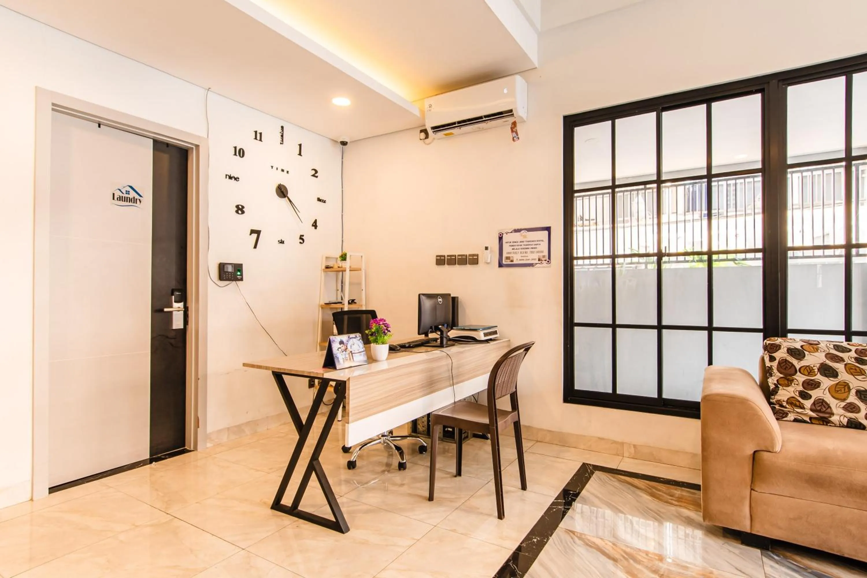 Living room in Monggo Mampir Tanjung Duren By Reccoma