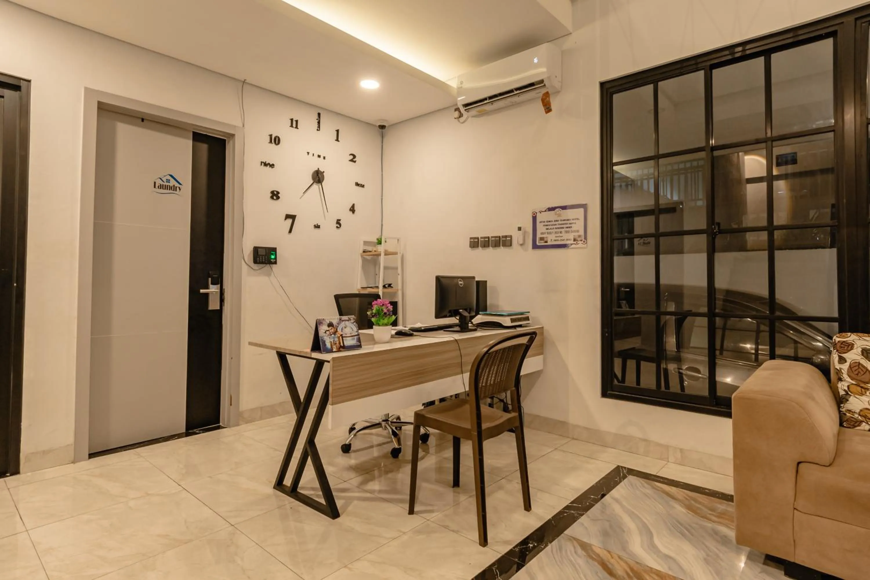 Lobby or reception in Monggo Mampir Tanjung Duren By Reccoma