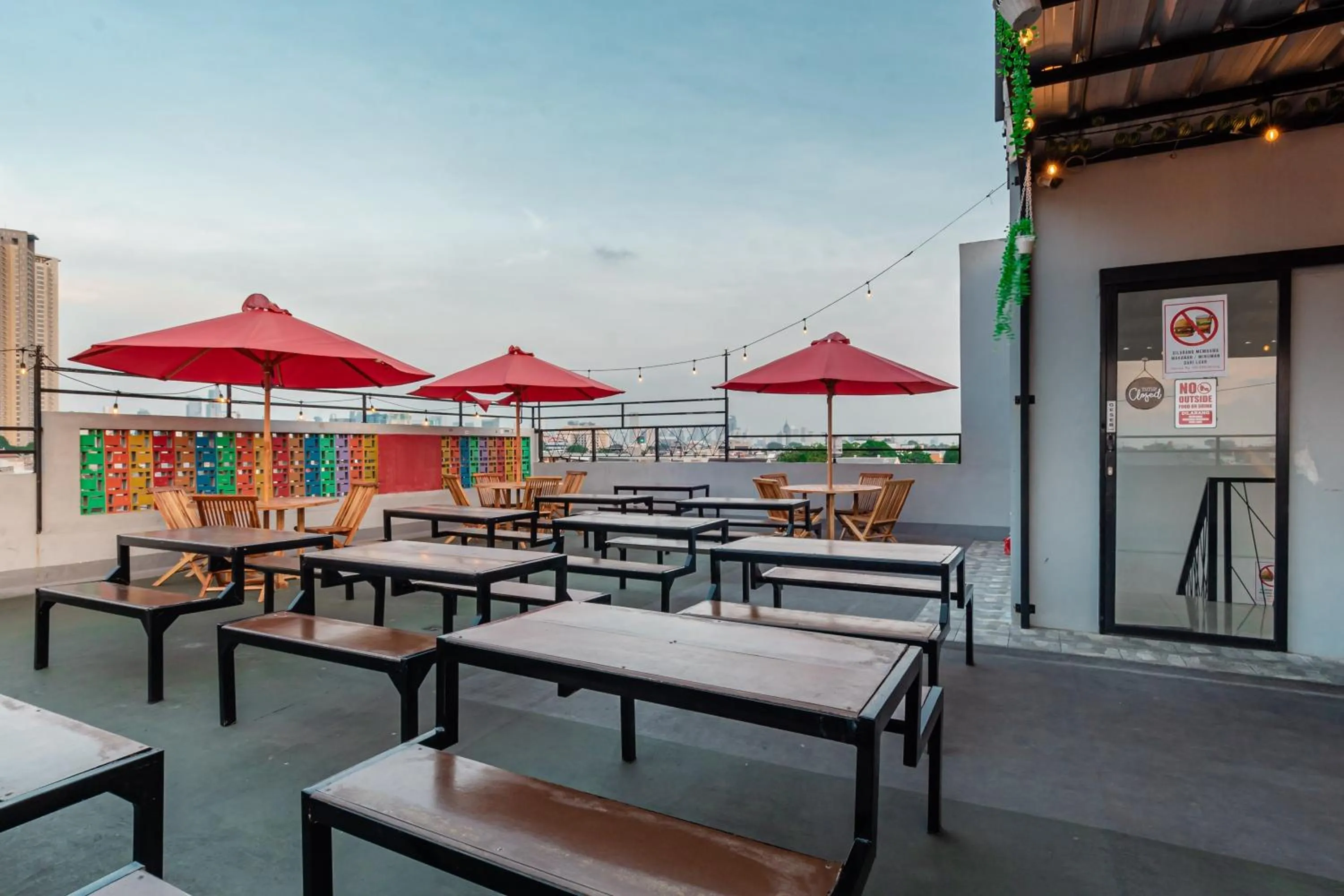 Patio in Monggo Mampir Tanjung Duren By Reccoma