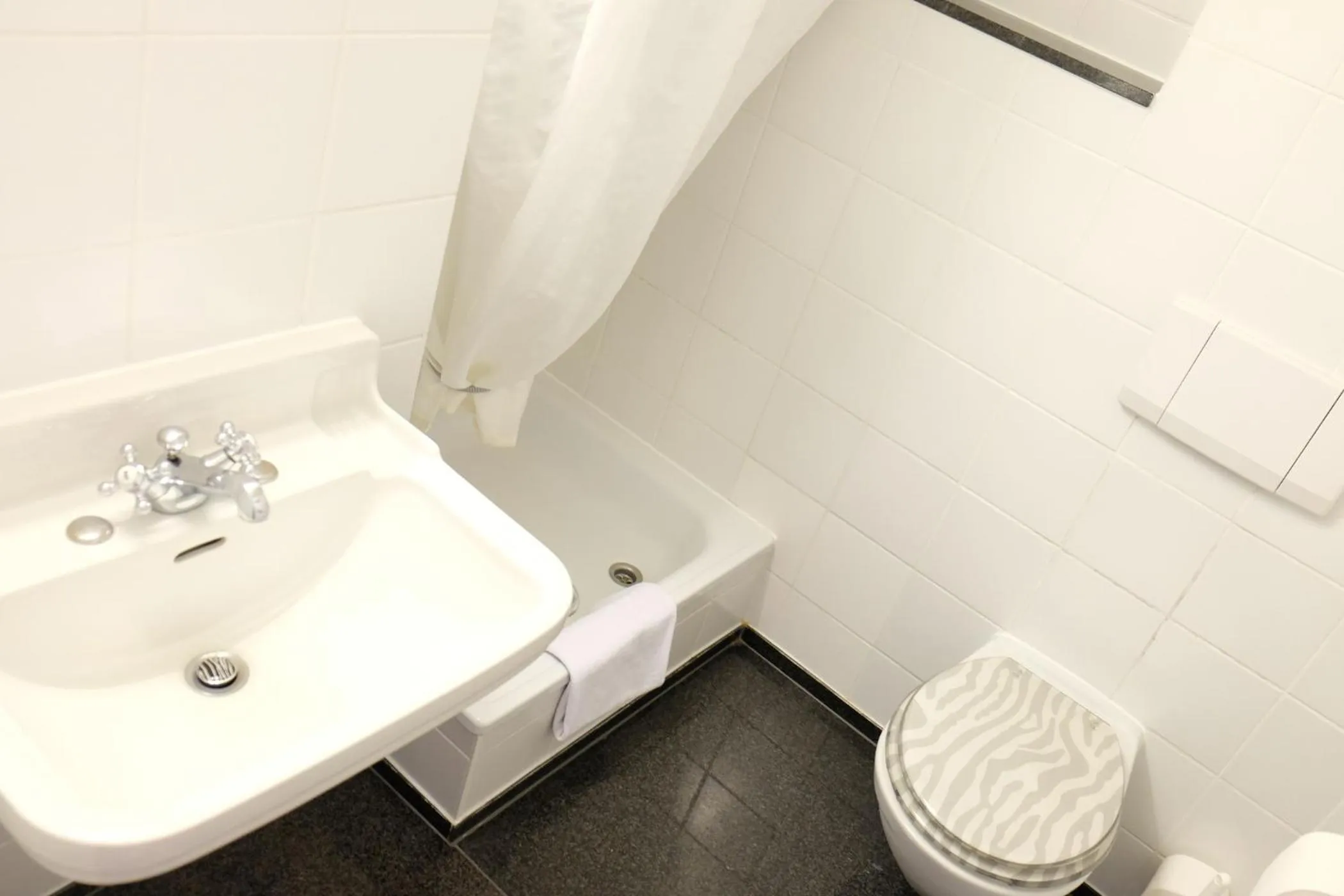 Bathroom in Hotel Maurerhansl