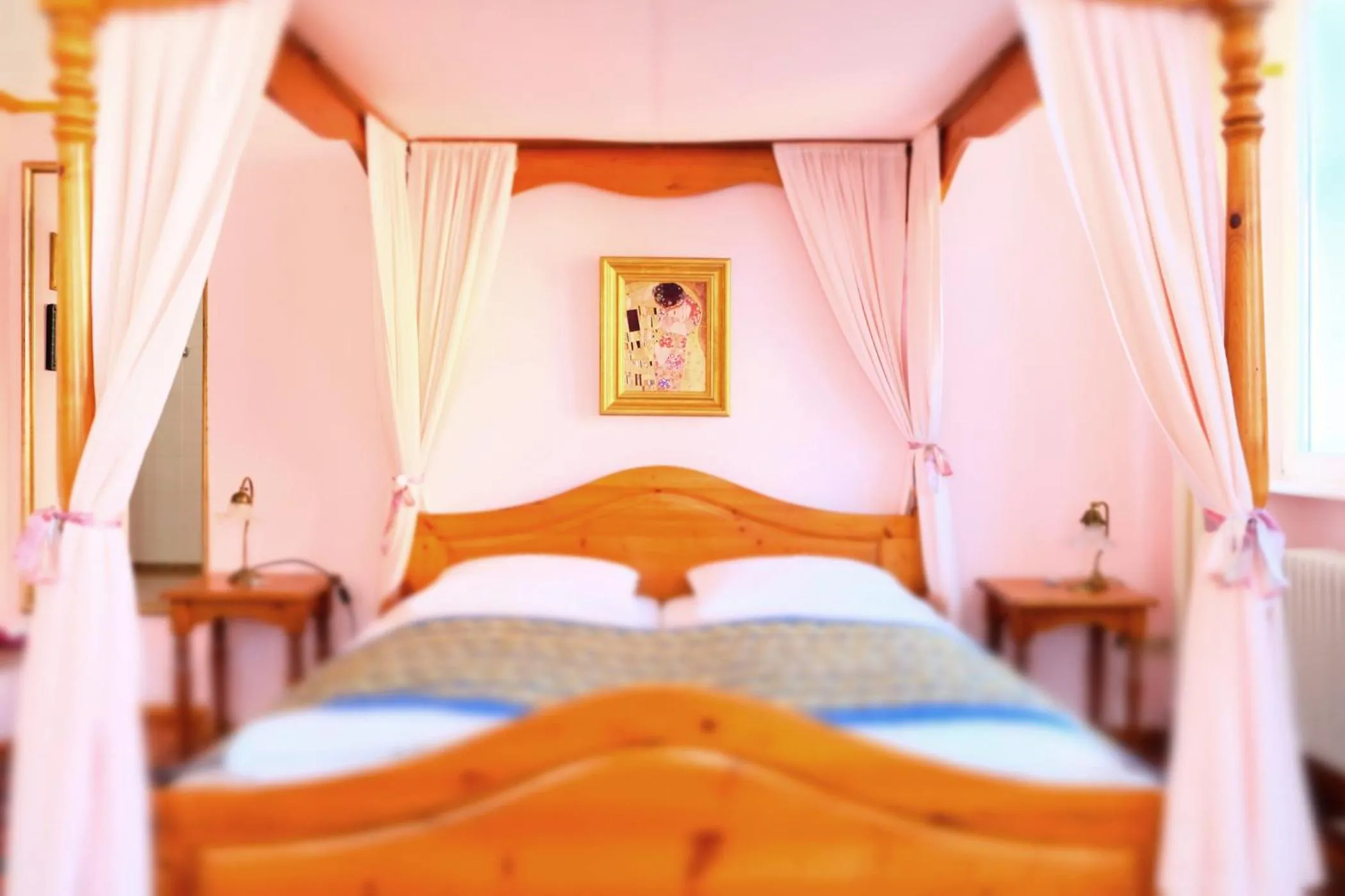 Decorative detail, Bed in Hotel Maurerhansl