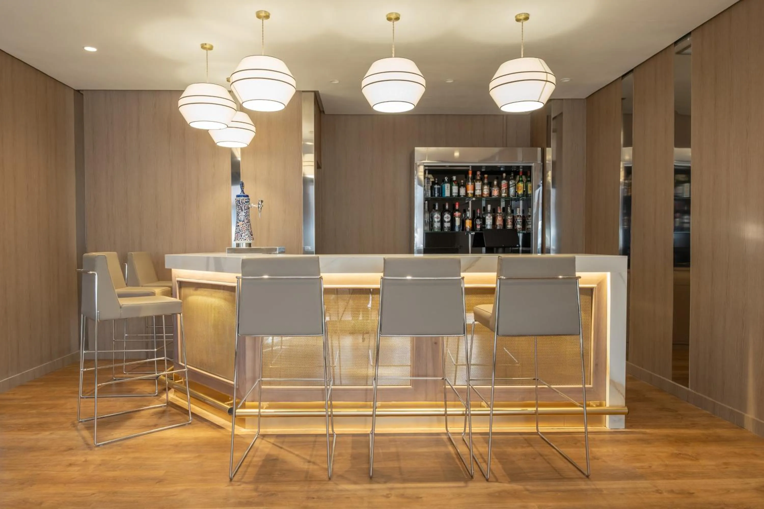 Lounge or bar in Eurostars Royal Tanau
