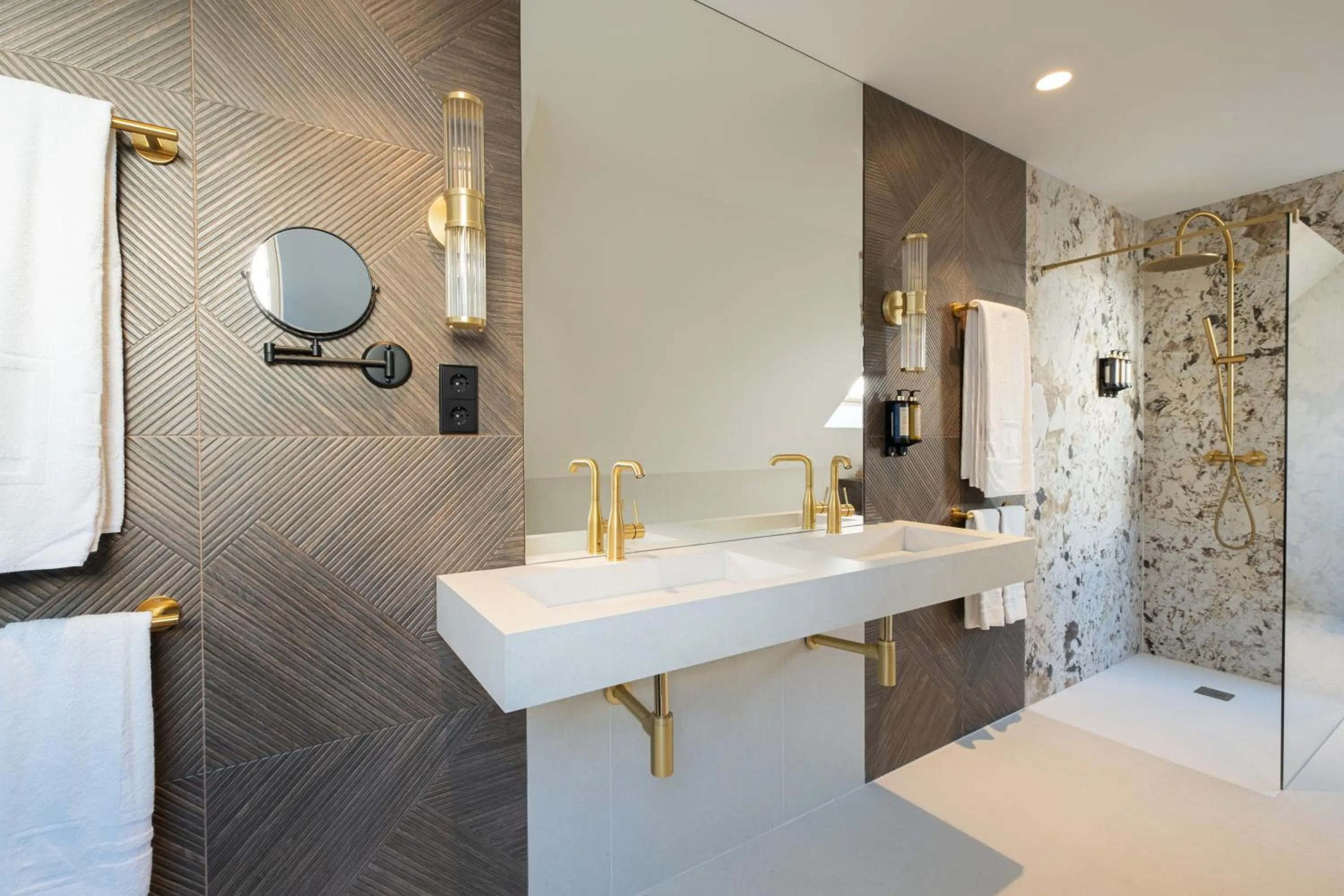 Shower in Eurostars Royal Tanau