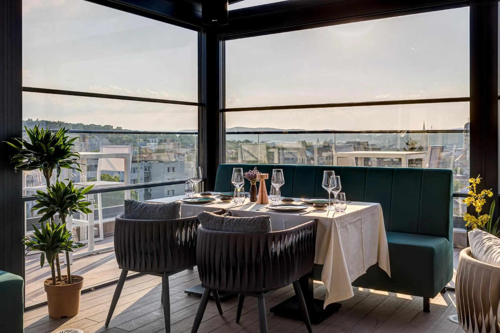 Restaurant/places to eat in Hotel Vibre