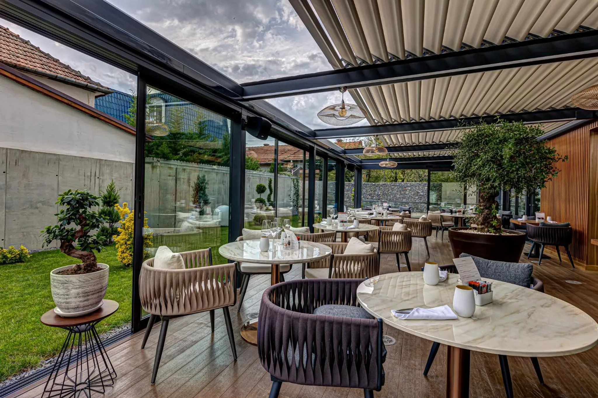 Restaurant/places to eat in Hotel Vibre