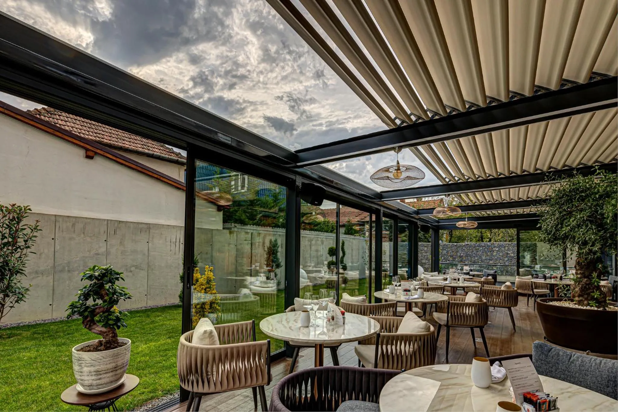 Restaurant/places to eat in Hotel Vibre