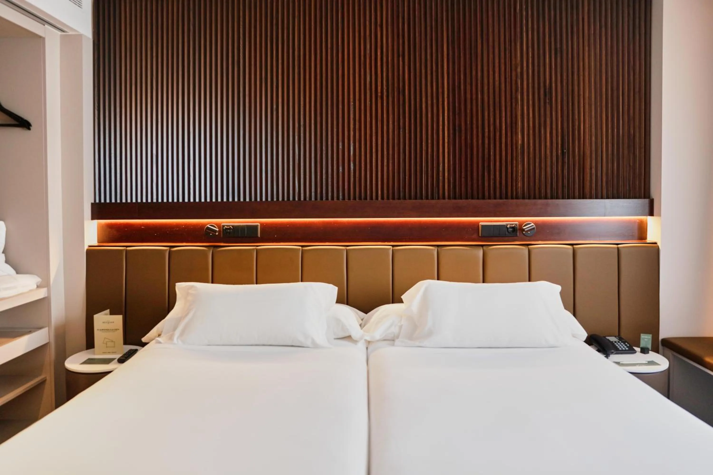 Photo of the whole room, Bed in Hotel Bécquer