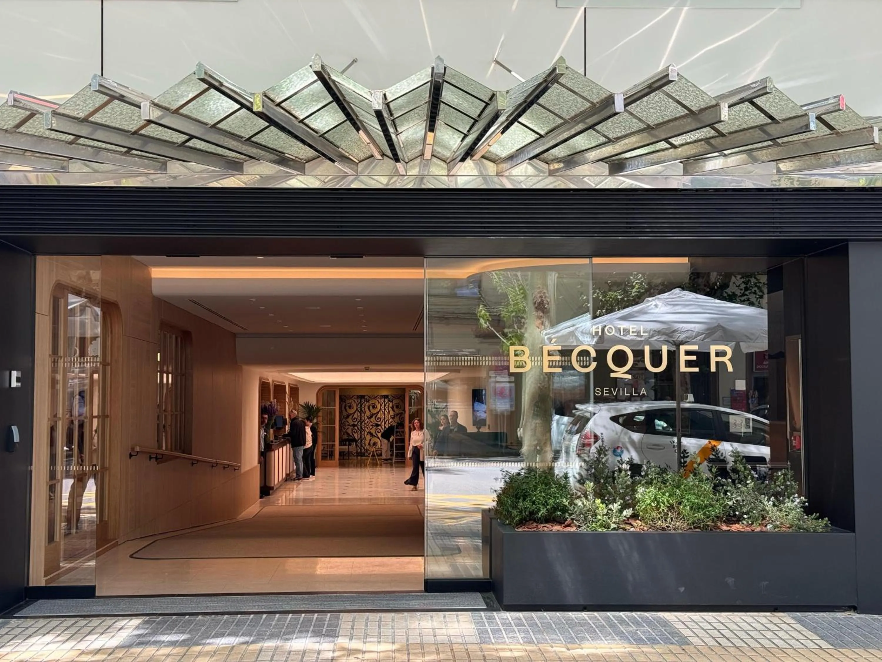 Property building in Hotel Bécquer