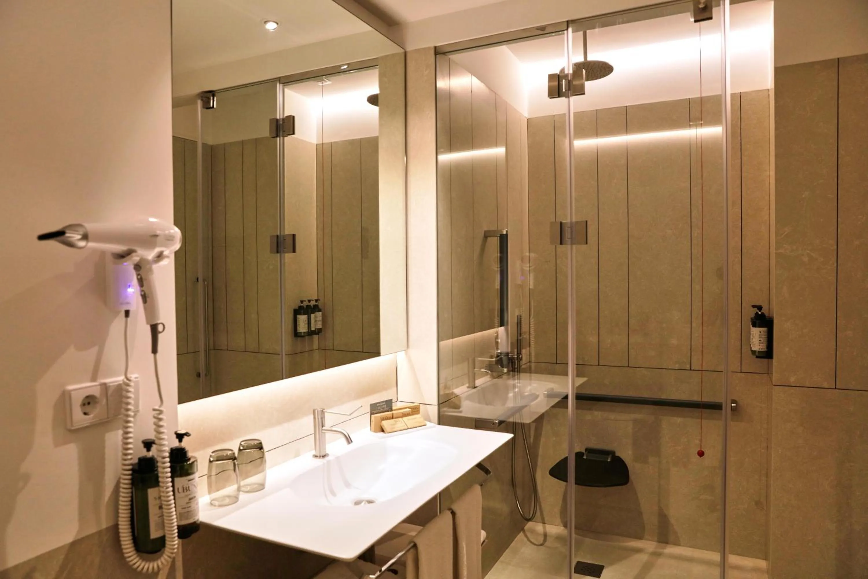 Bathroom in Hotel Bécquer