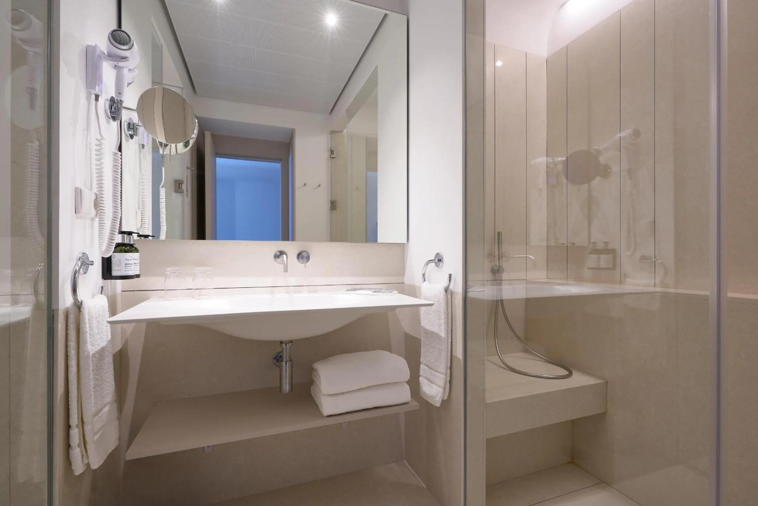 Bathroom in Hotel Bécquer