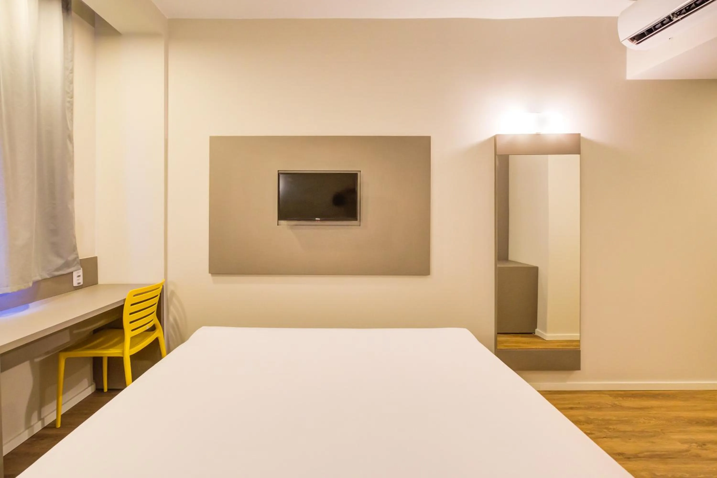 Bedroom, Bed in Transamerica Fit Rio Verde