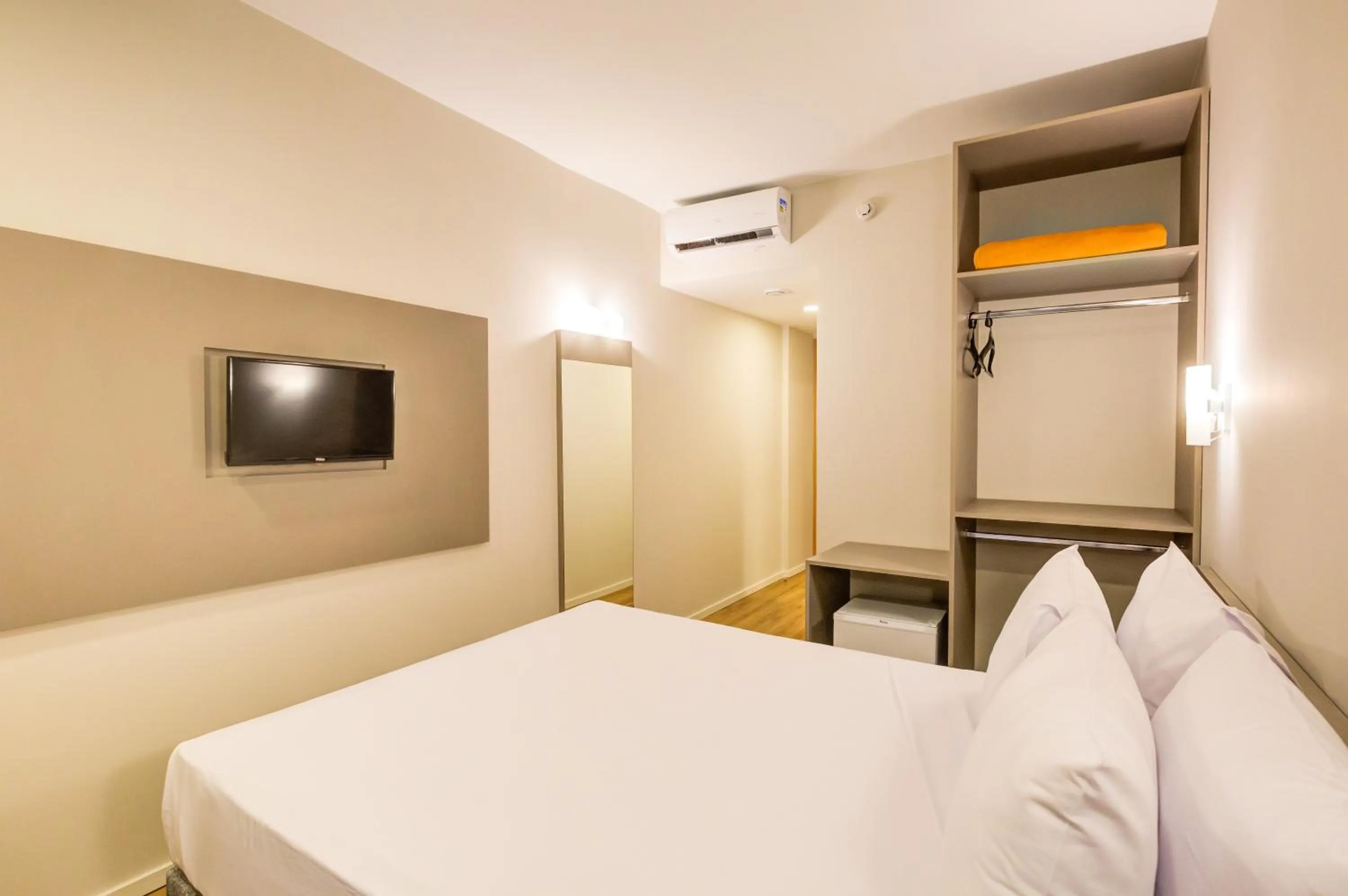 Bedroom, Bed in Transamerica Fit Rio Verde