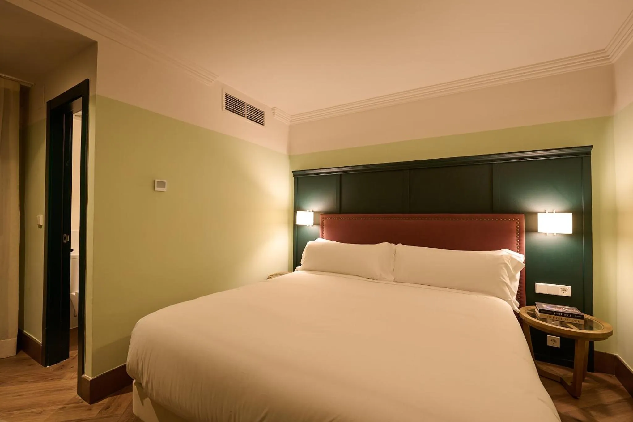 Bed in Honest Granada Hotel