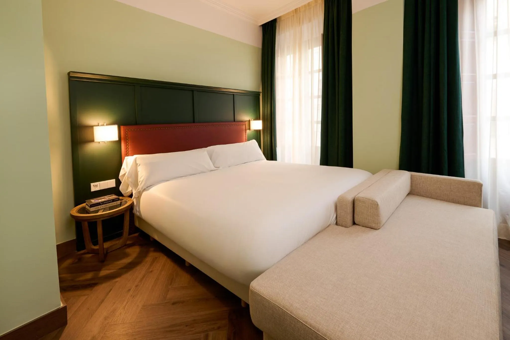 Bed in Honest Granada Hotel