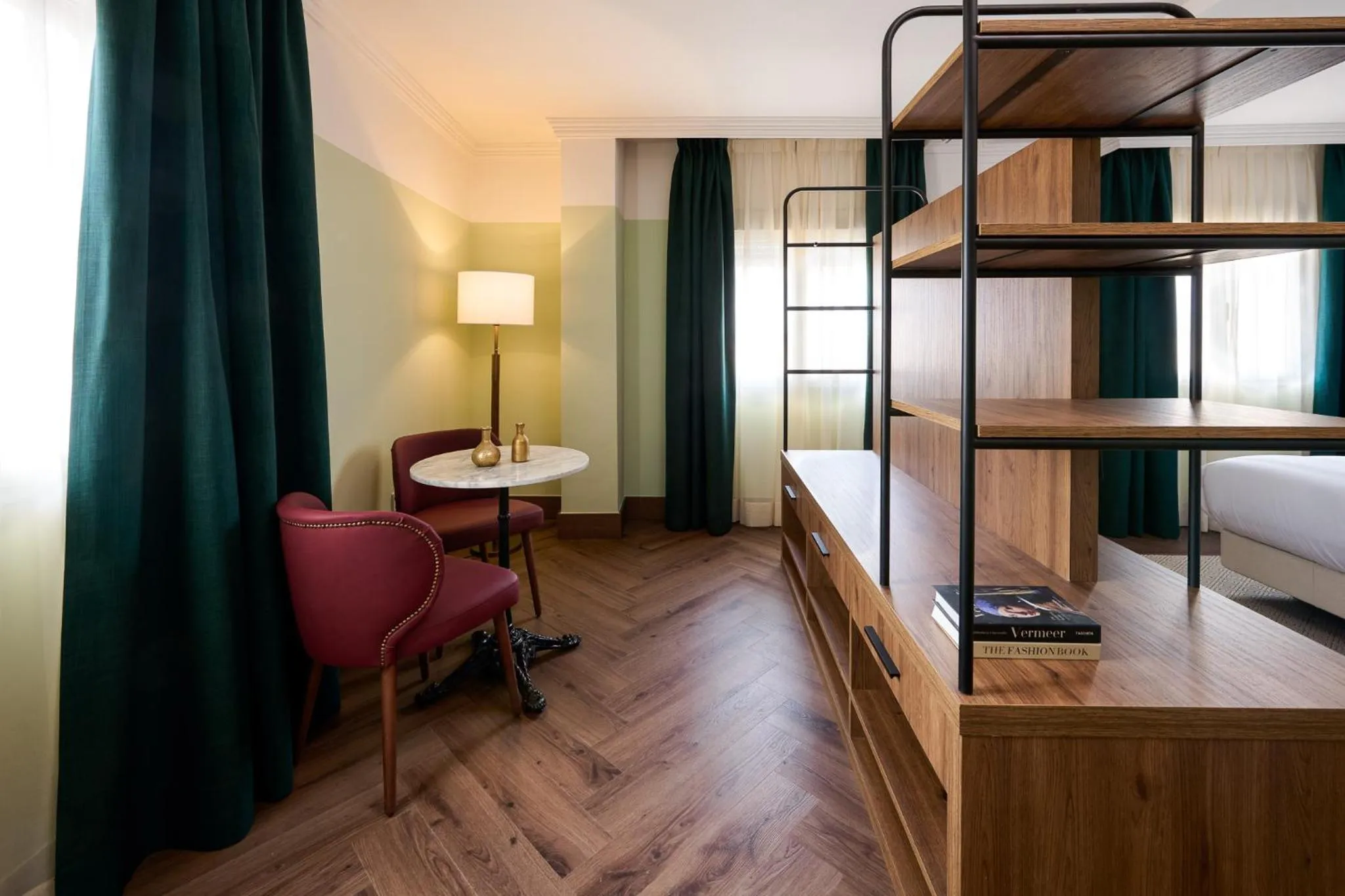 Seating area, Bed in Honest Granada Hotel