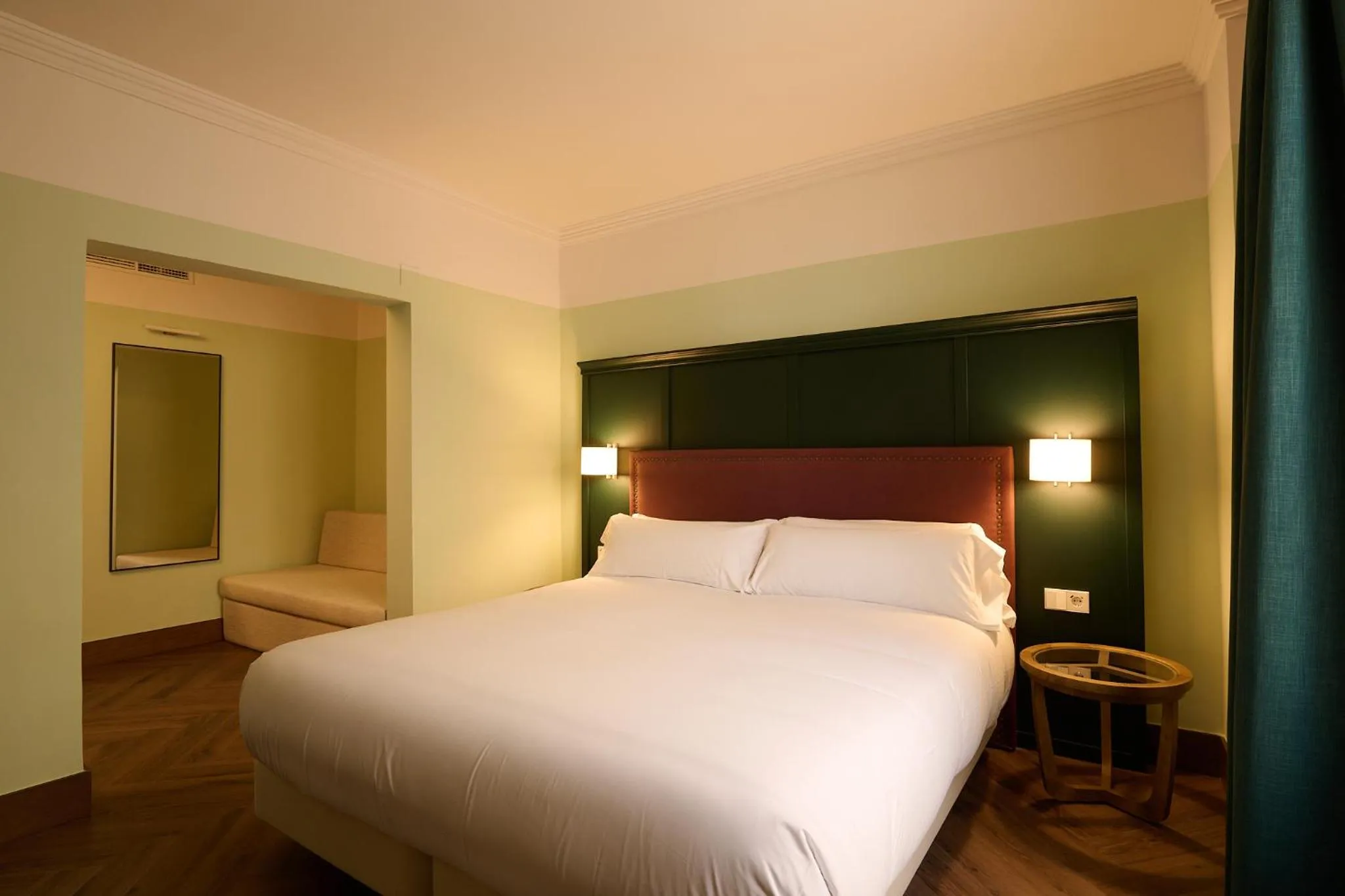 Bed in Honest Granada Hotel