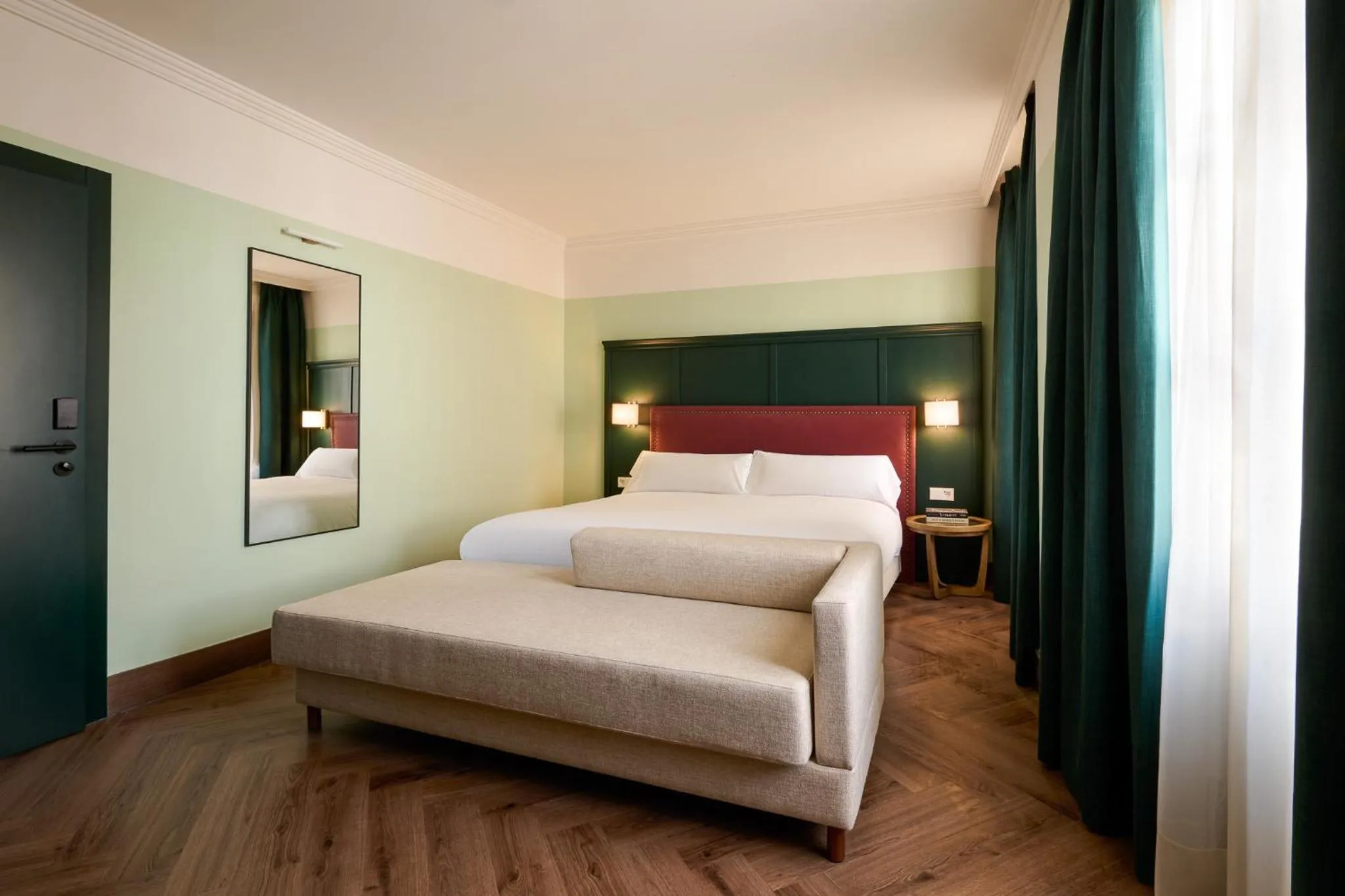 Photo of the whole room, Bed in Honest Granada Hotel